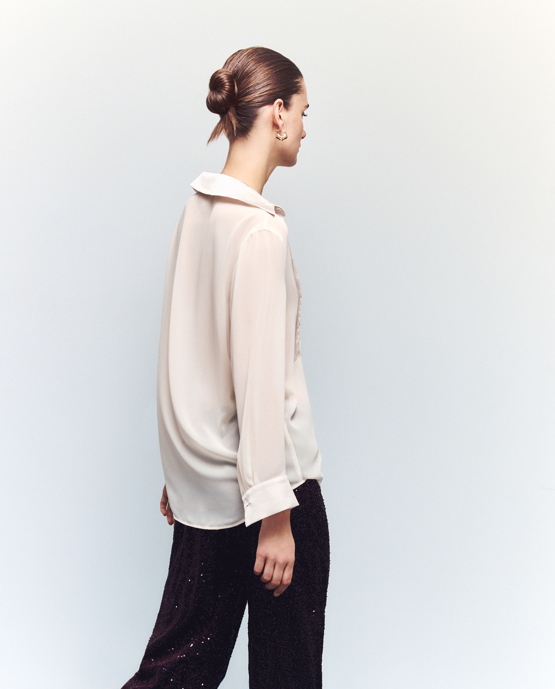 Blusa de Manga Comprida Acetinada com Pregas 120 Cru-3