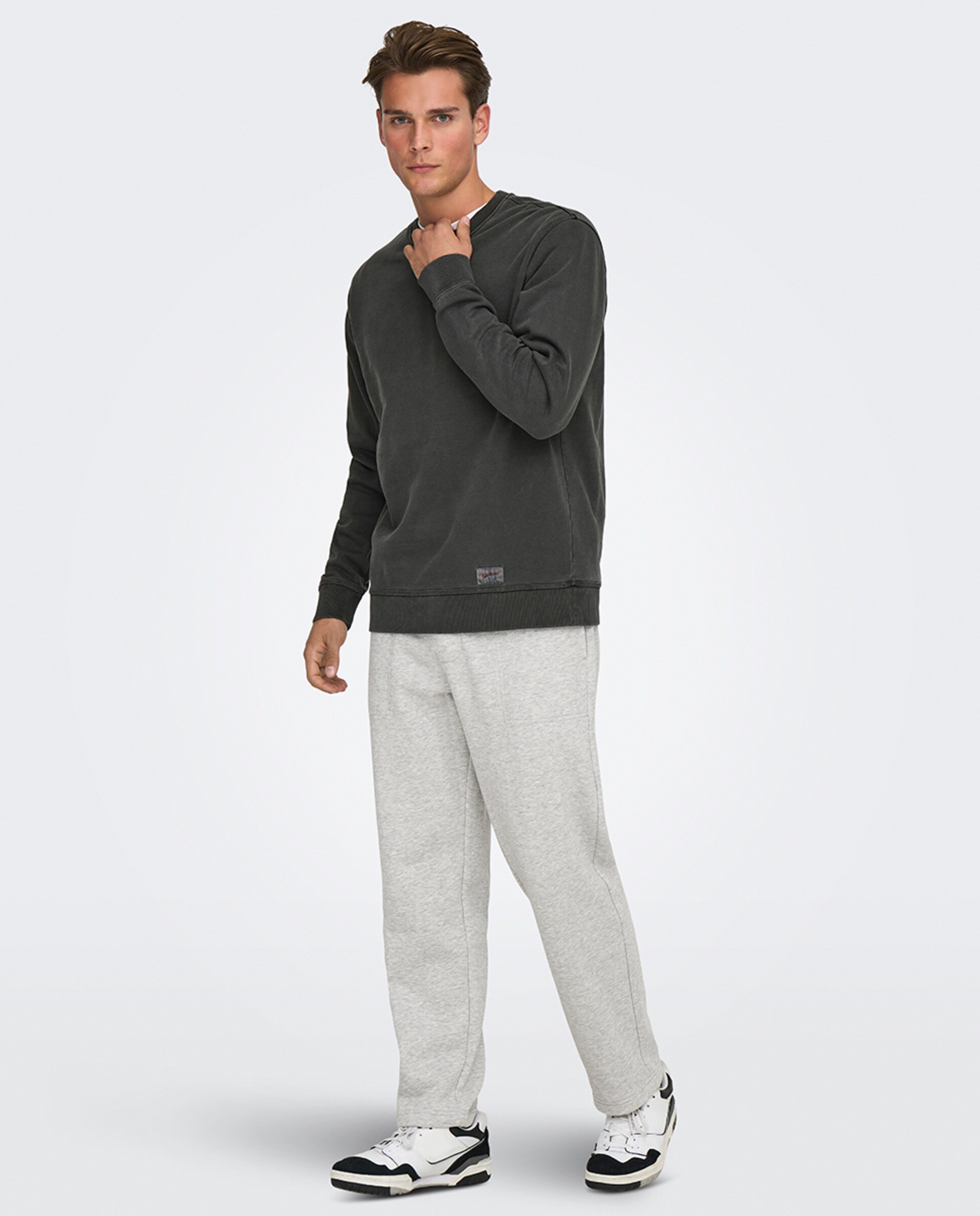 Sweatshirt Regular Fit com Decote Redondo Preto-7