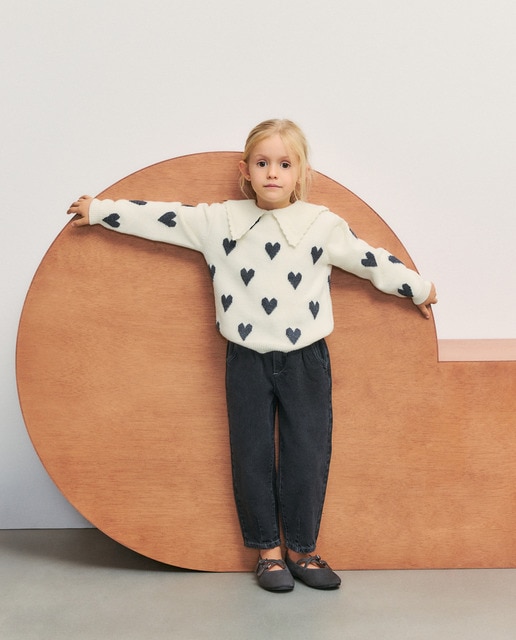 Imagen 0 de Pantalón denim paperbag balloon con descarga corazón en rodilla de niña