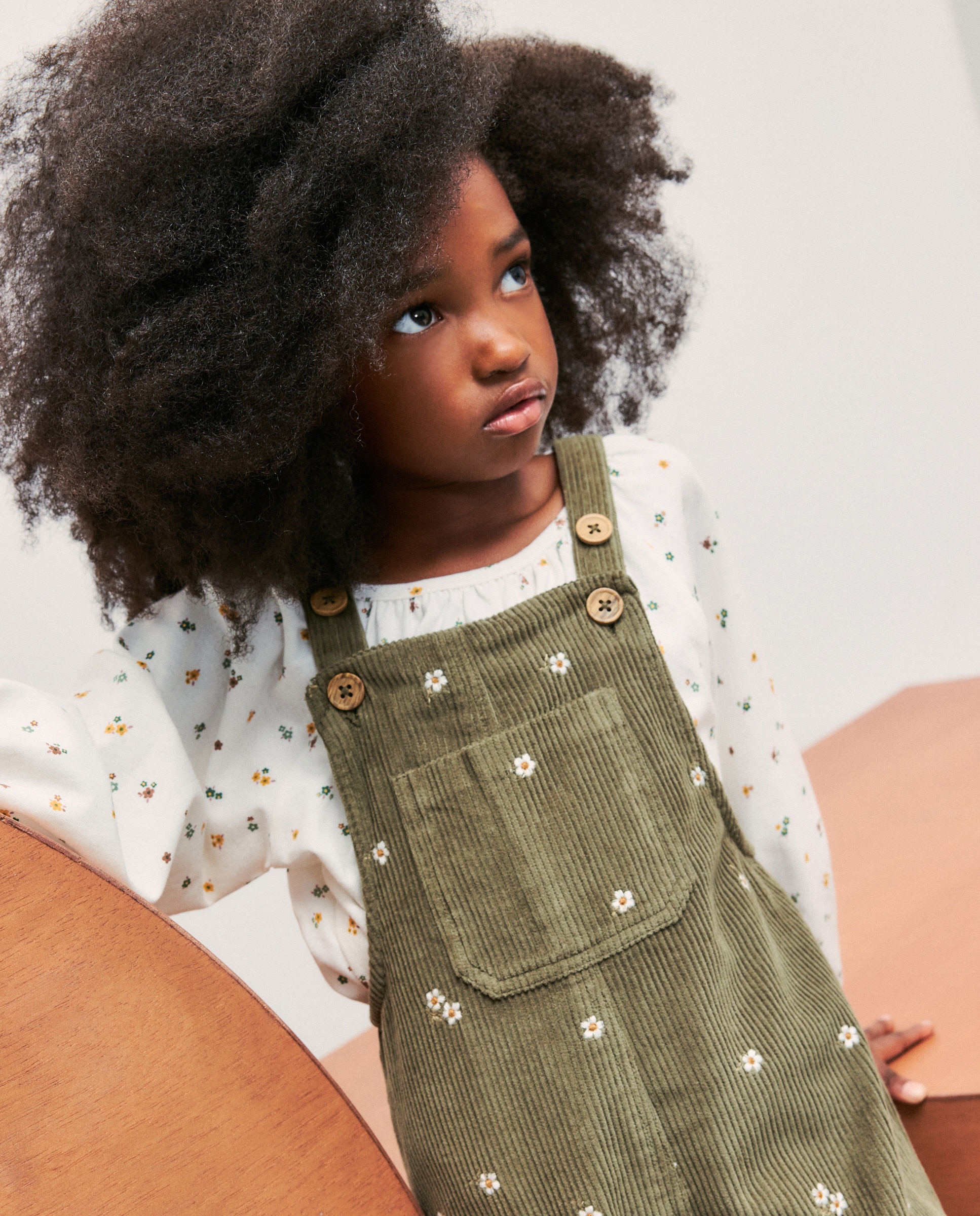 Jardineiras de Bombazina com All Over Print Bordado Verde-2