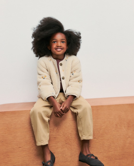 Imagen 0 de Chaqueta borreguito bordada de niña