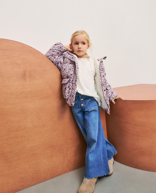 Imagen 0 de Chaquetón plumas con capucha forro borreguito all over print de niña