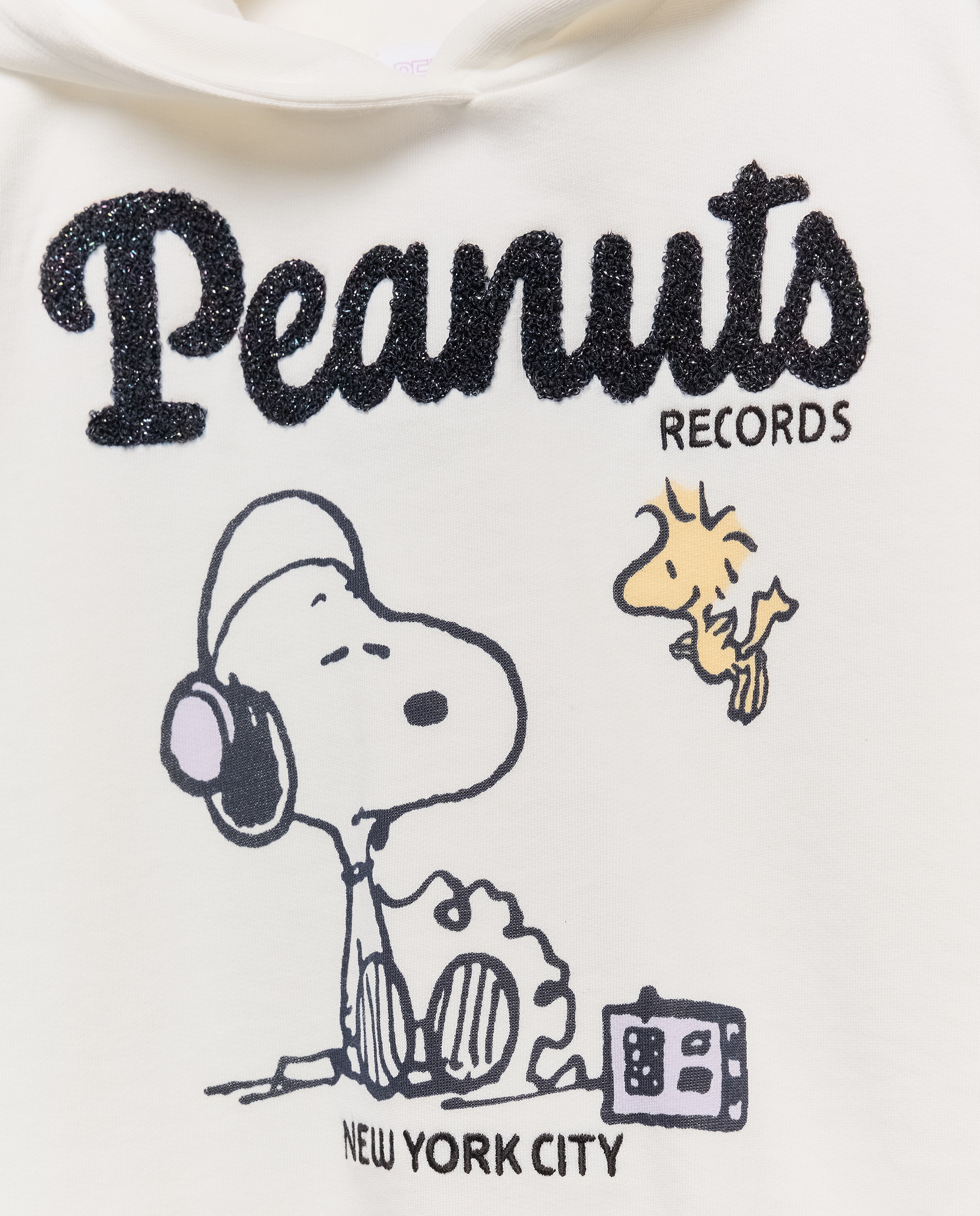 Sweatshirt com Capuz e Estampado Posicional do Snoopy a Ouvir Música 120 Cru-5