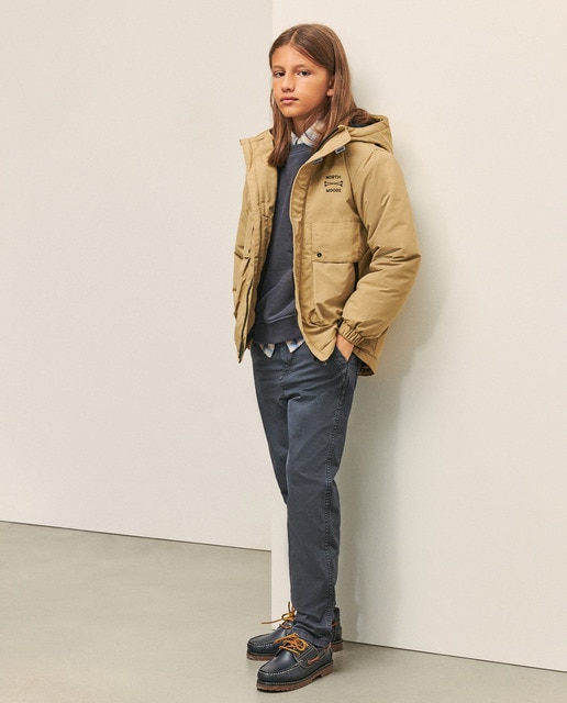 Imagem 0 de Parka Lisa Ligeira com Bolsos com Fole