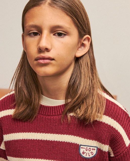 Imagem 0 de Camisola de Malha de Tricot com Gola Redonda às Riscas com Remendo e Desenho à Frente