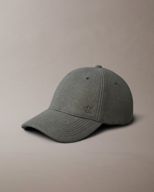 Imagem 0 de Boné de Felpa com Logótipo Metálico