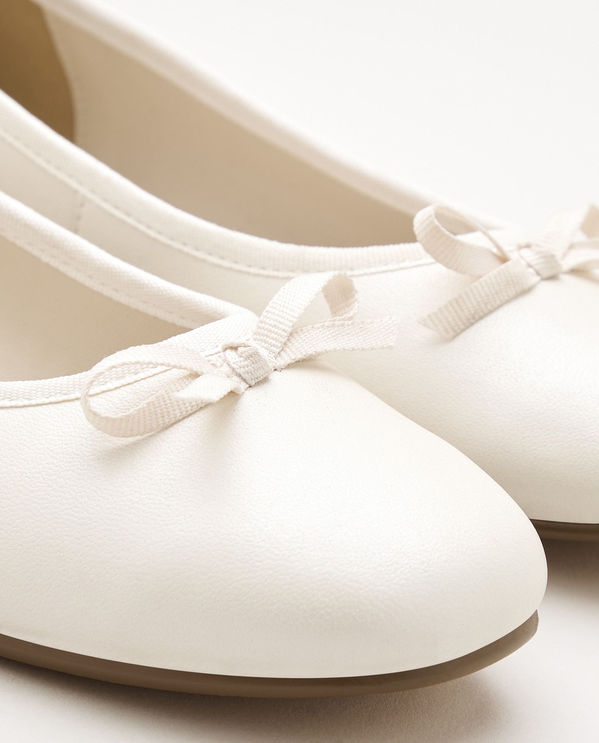 Sabrinas Básicas em Pele Nacarada Branco-5