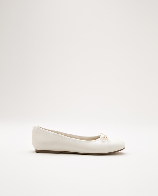 Imagem 0 de Sabrinas Básicas em Pele Nacarada