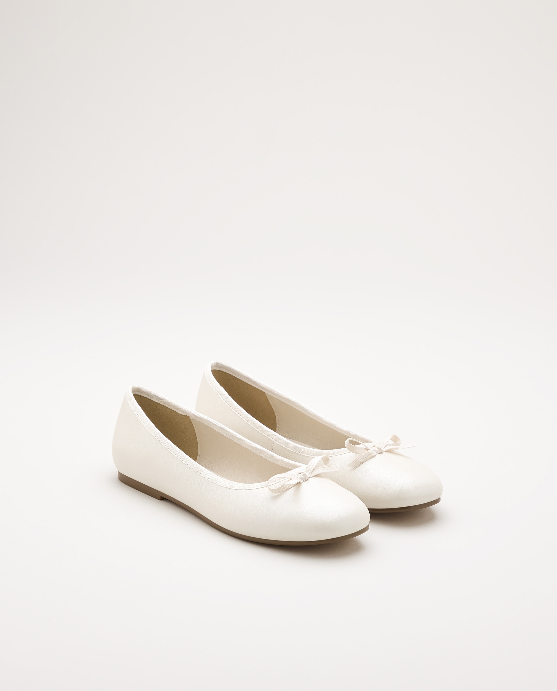 Sabrinas Básicas em Pele Nacarada Branco-2