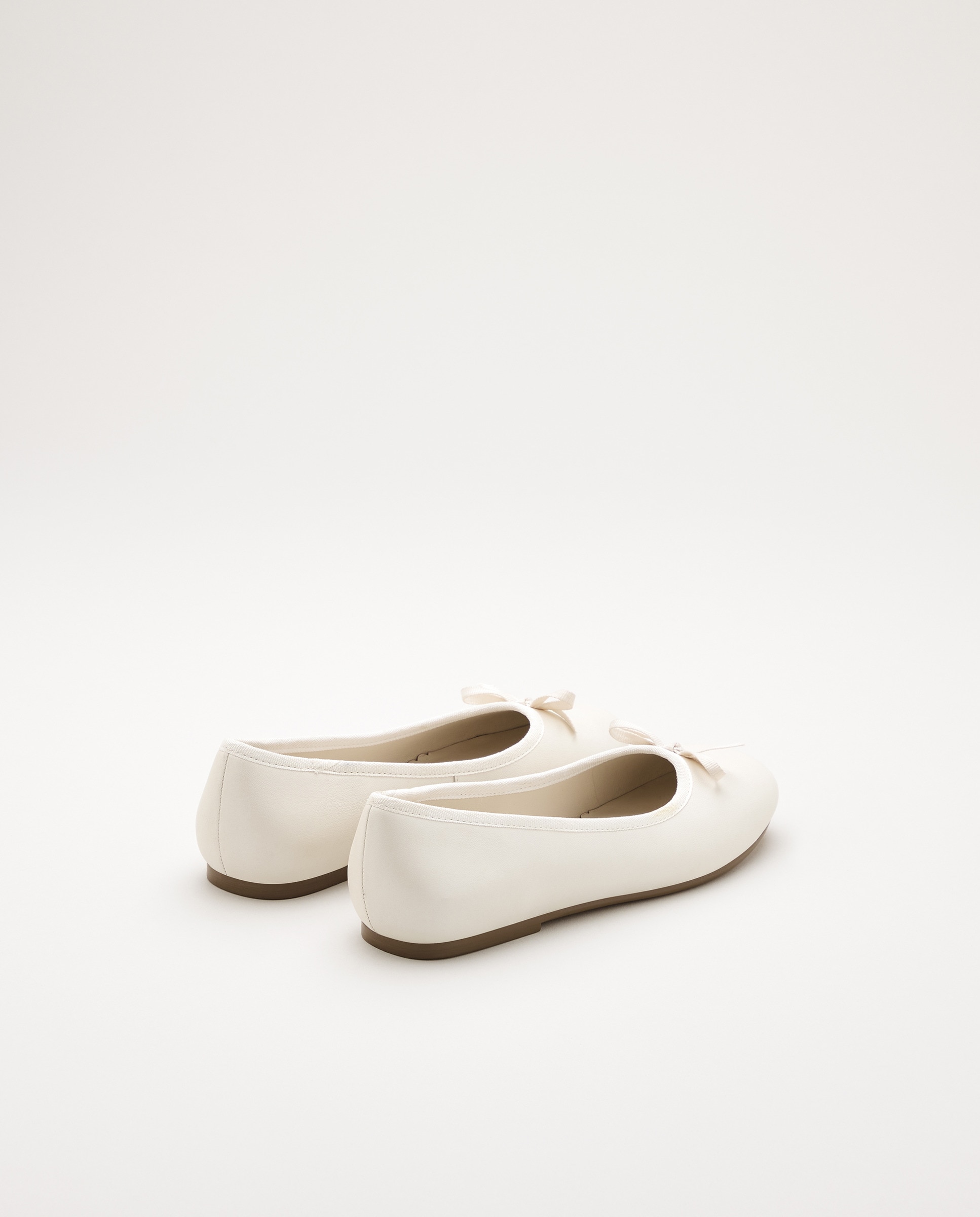 Sabrinas Básicas em Pele Nacarada Branco-3