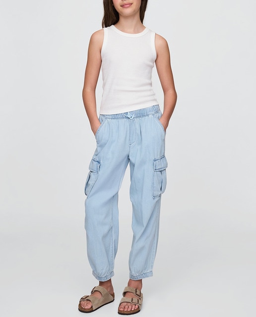 Imagen 0 de Pantalón vaquero holgado con cintura elástica con bolsillos de niña