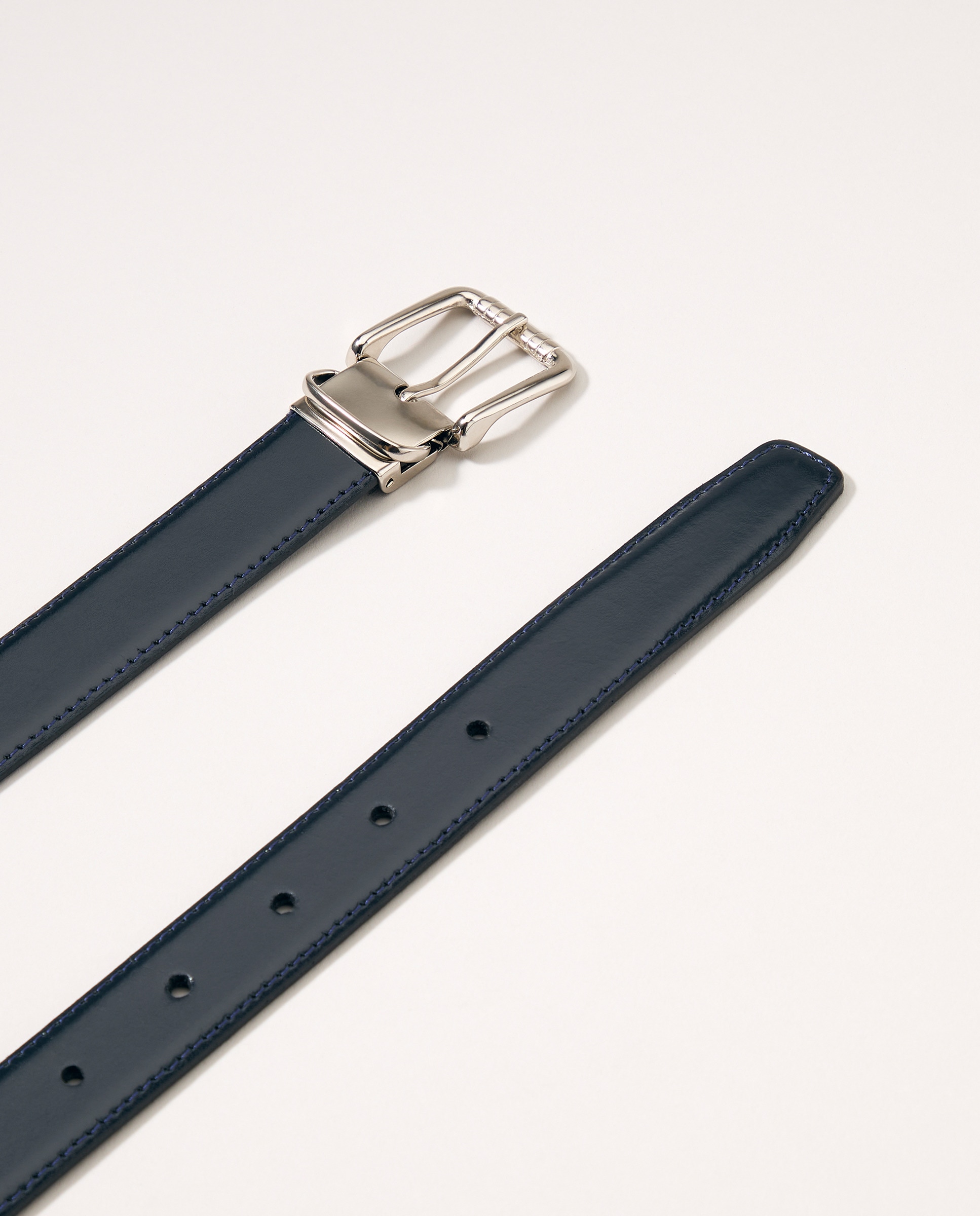 Cintos com Fivela Prateada e em Pele Azul-2