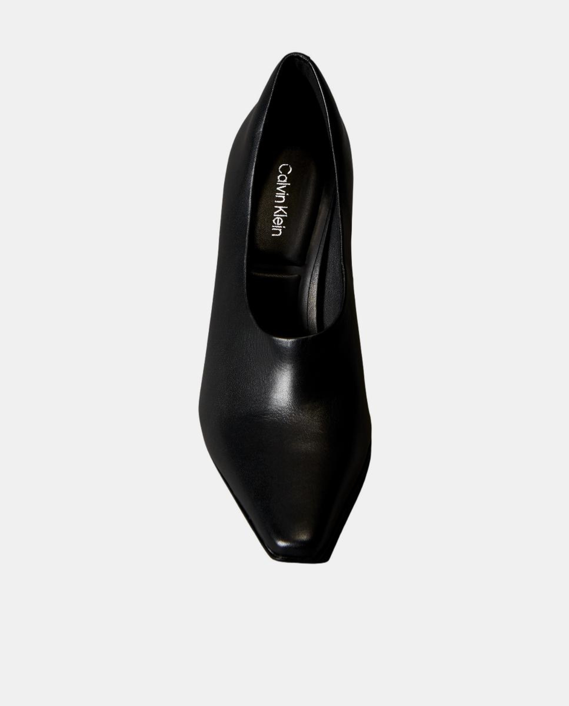 Botins em Pele com Salto Preto-4