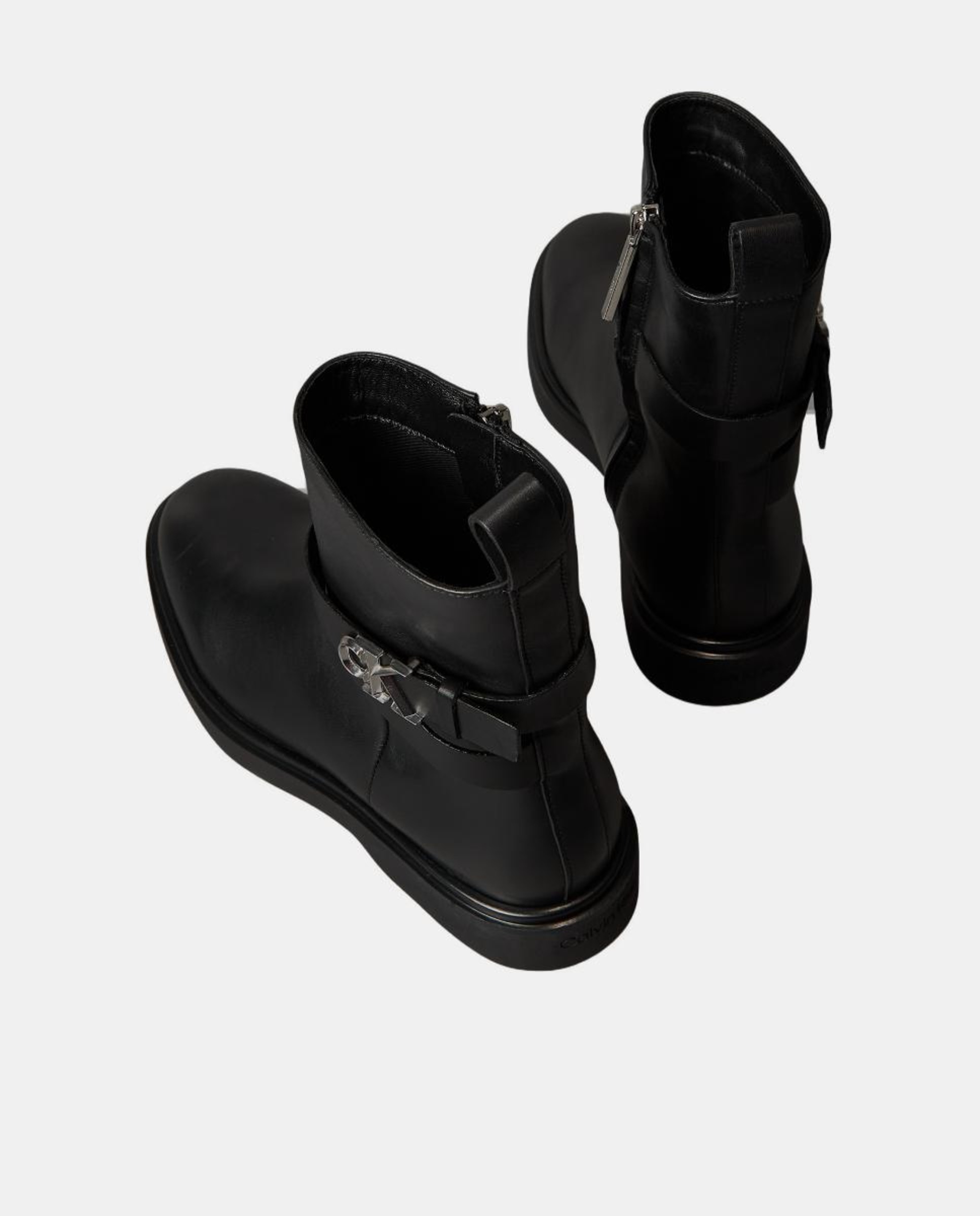 Botins Rasos em Pele Preto-3