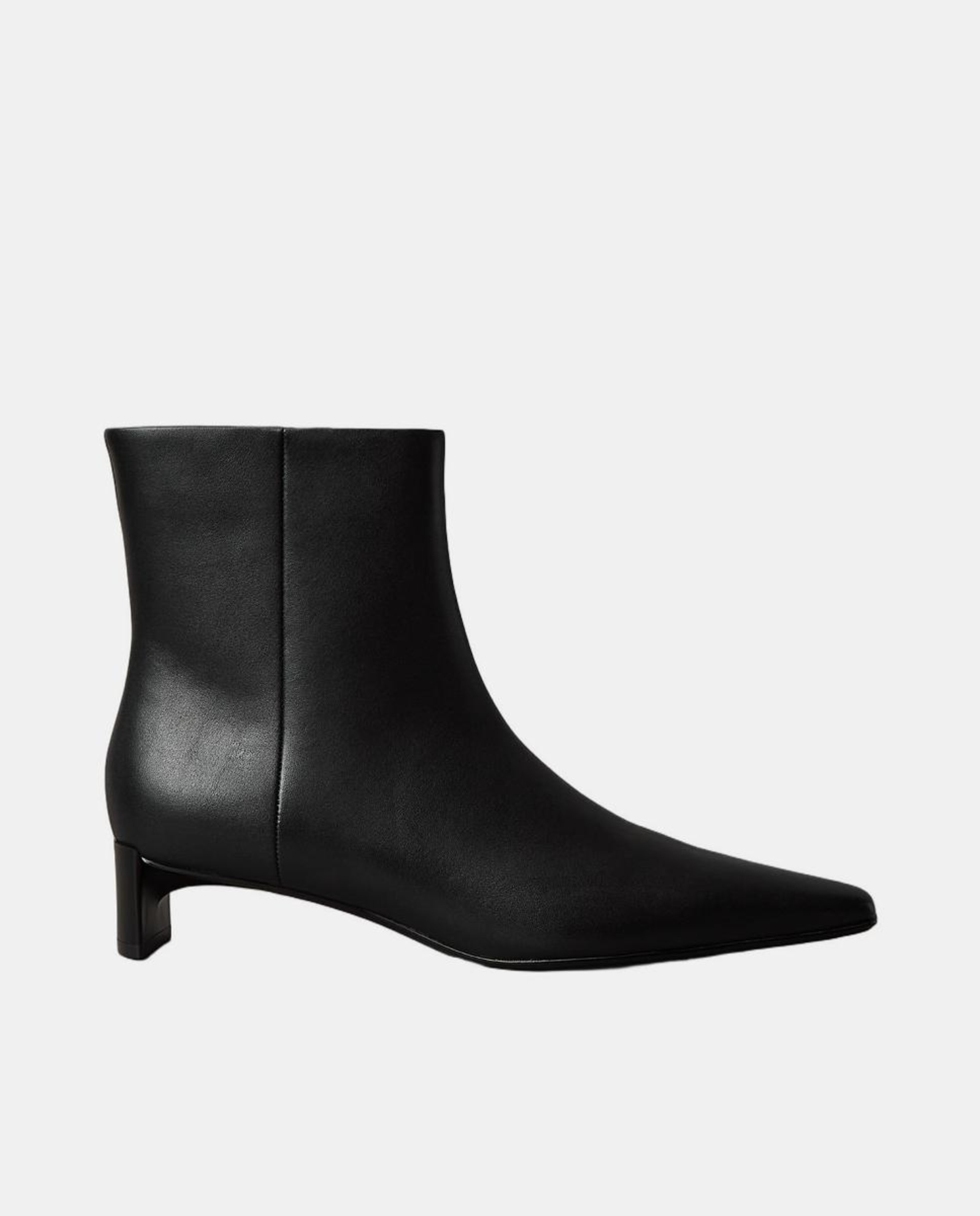 Botins em Pele com Salto Baixo Preto-1
