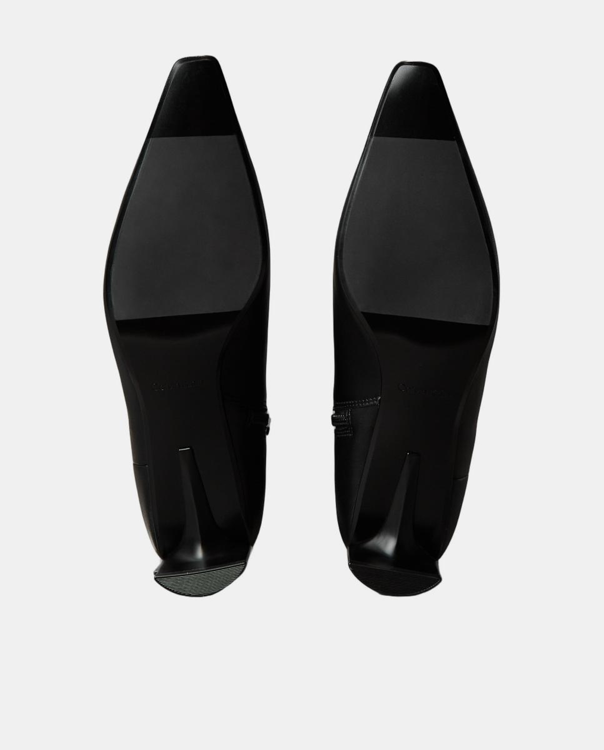 Botins em Pele com Salto Baixo Preto-6