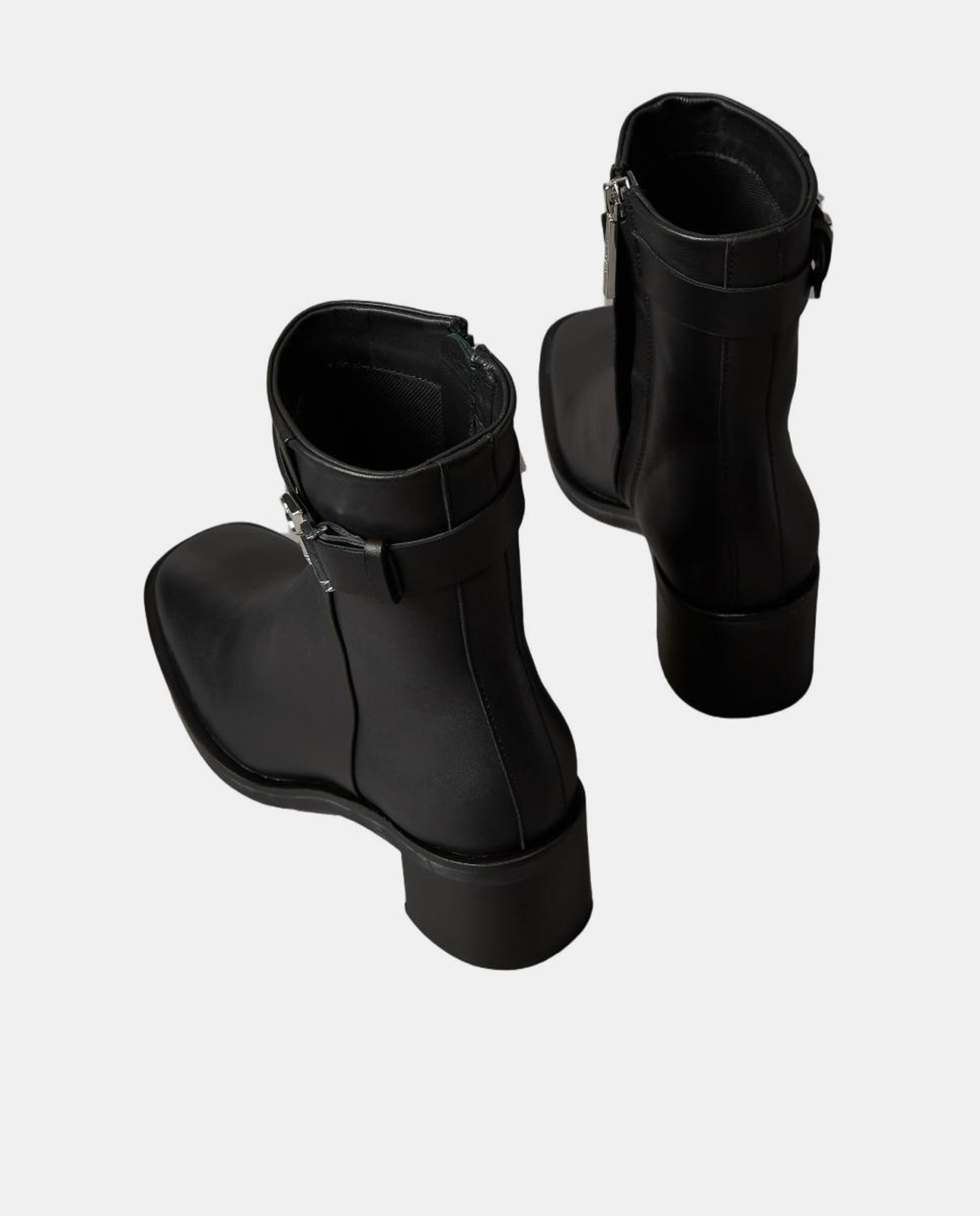 Botins em Pele com Salto de Bloco Preto-3