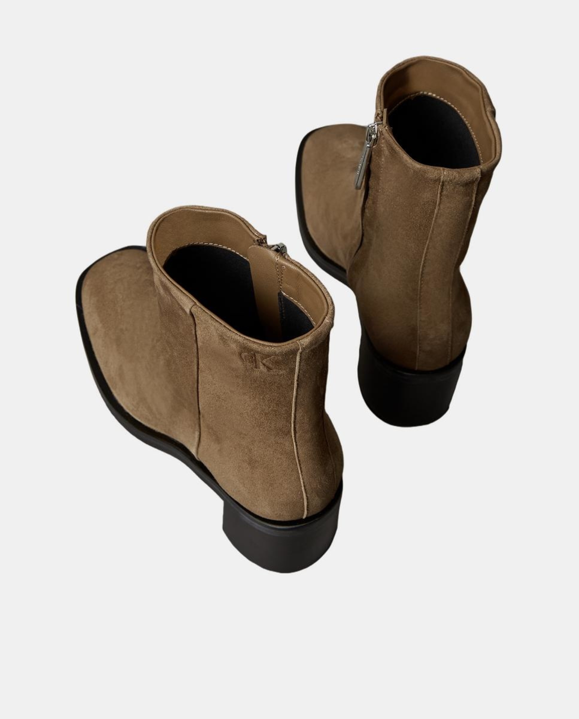 Botins em Pele com Salto de Bloco Couro-3