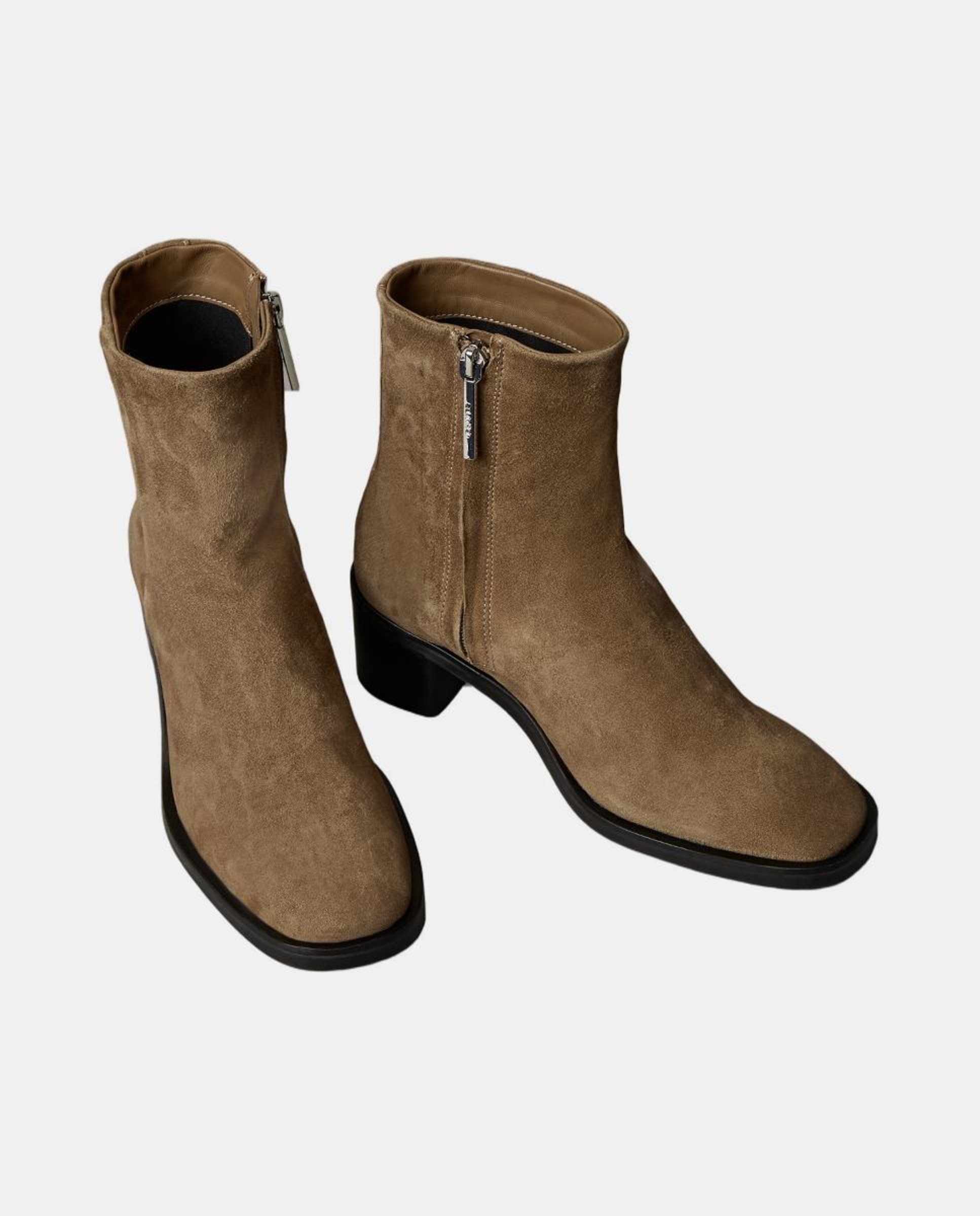 Botins em Pele com Salto de Bloco Couro-2