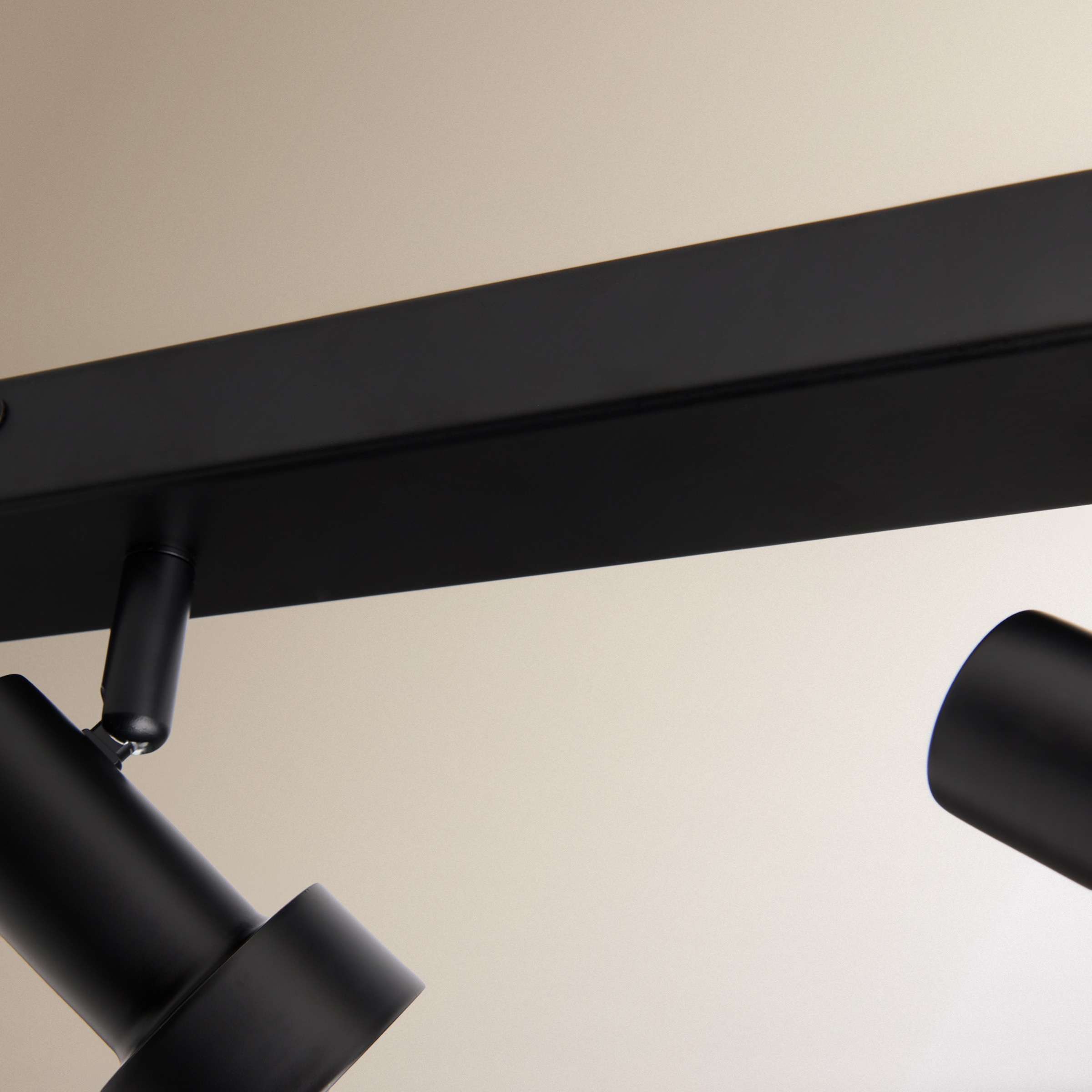 Barra com 4 Luzes LED Integradas Hugo Preto-3