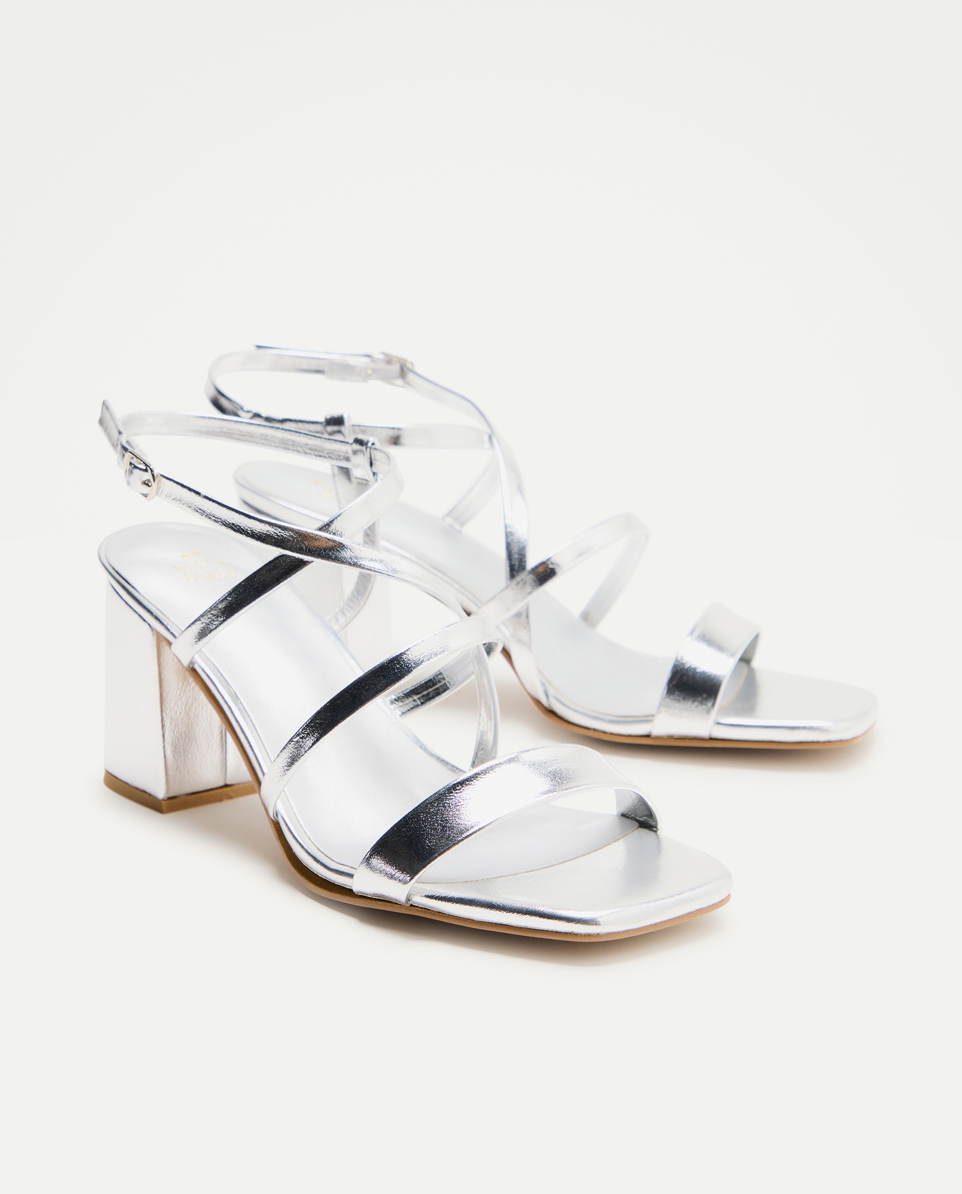 Sandálias de Tacão Médio Prata-2