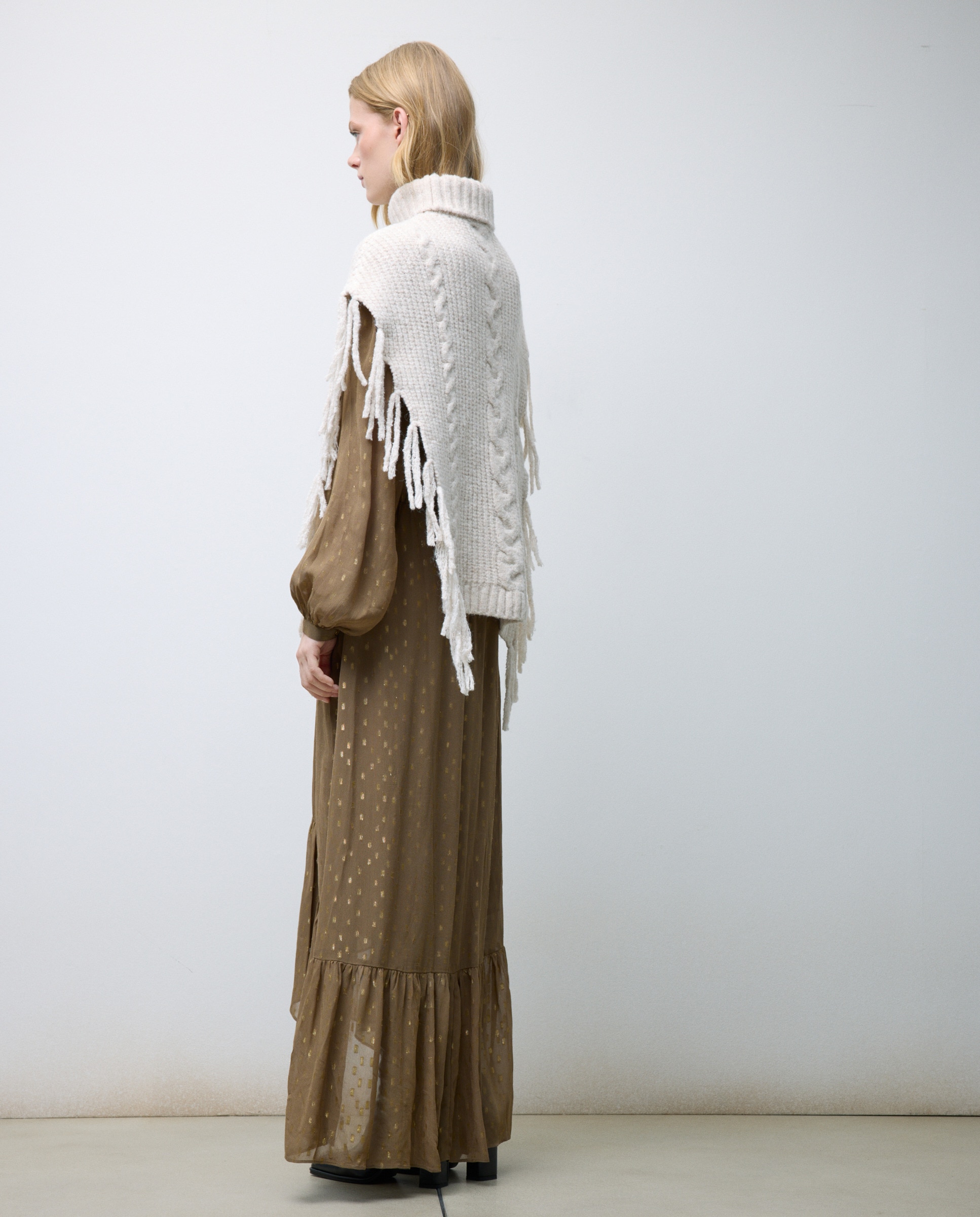 Poncho de Malha com Franjas 120 Cru-3