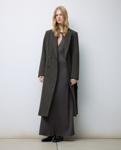 Imagen 0 de Abrigo de mujer con solapa de lana y cinturón