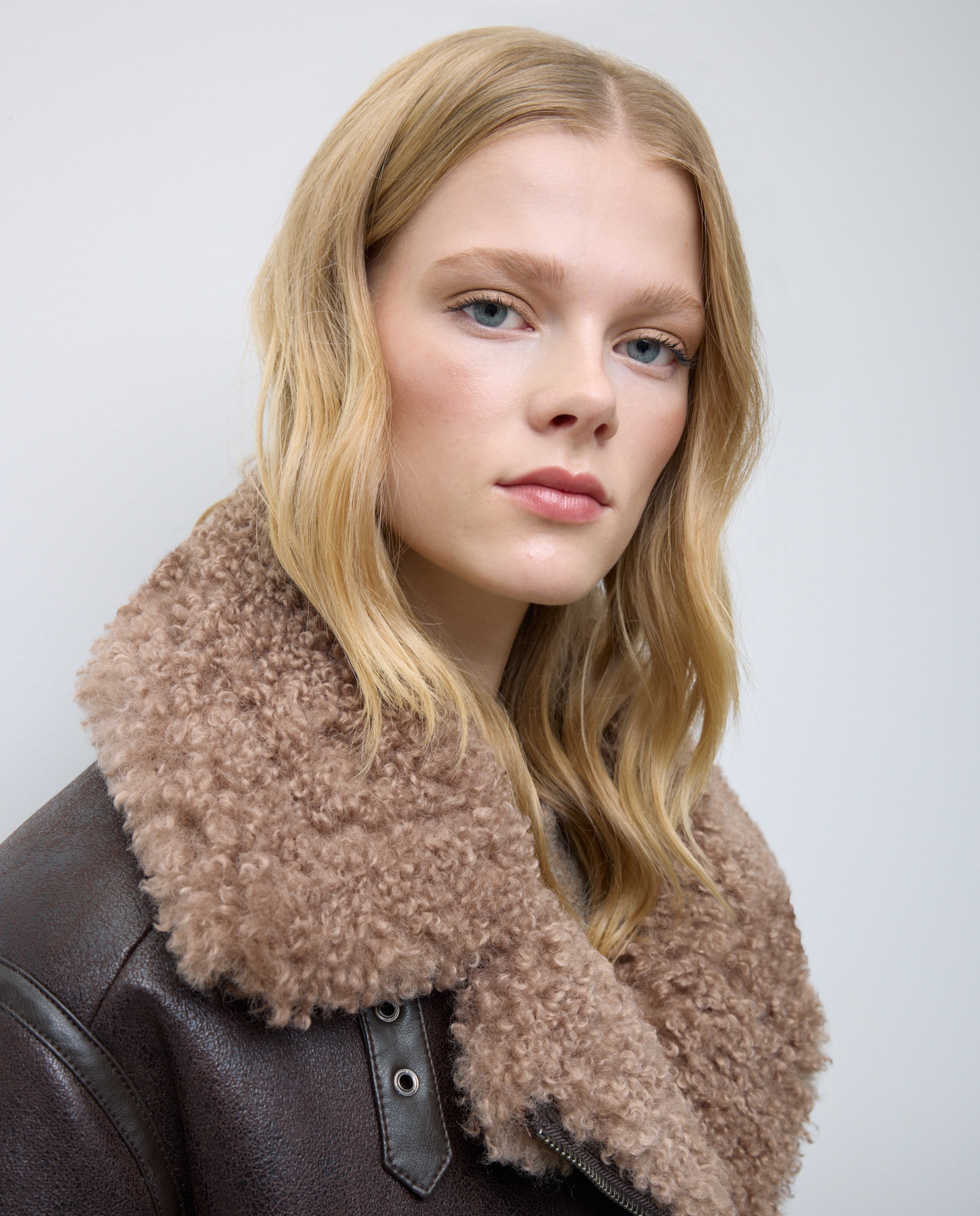 Sobretudo de Dupla Face com Efeito de Pele Castanho-2