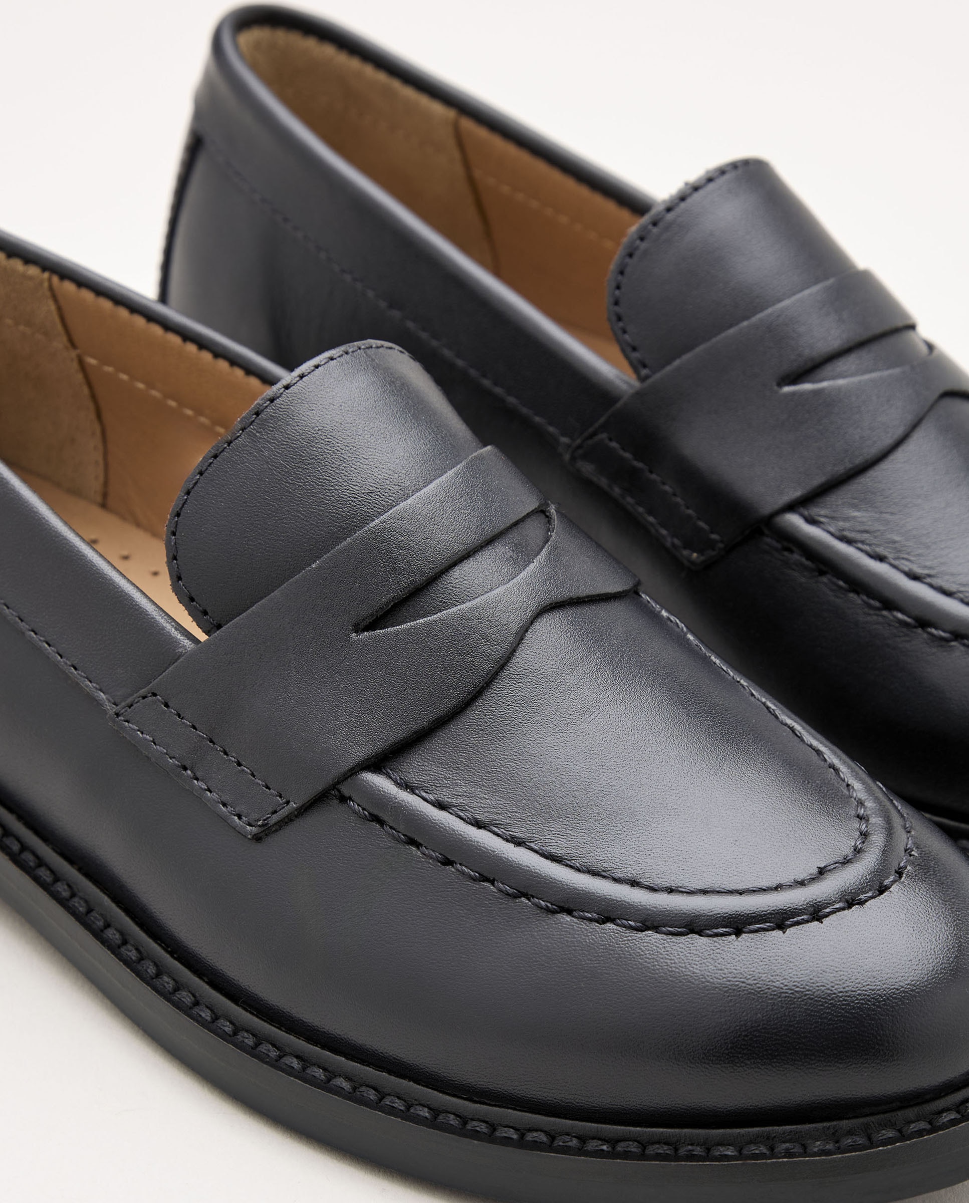 Mocassins em Pele com Travessão Azul-marinho-5