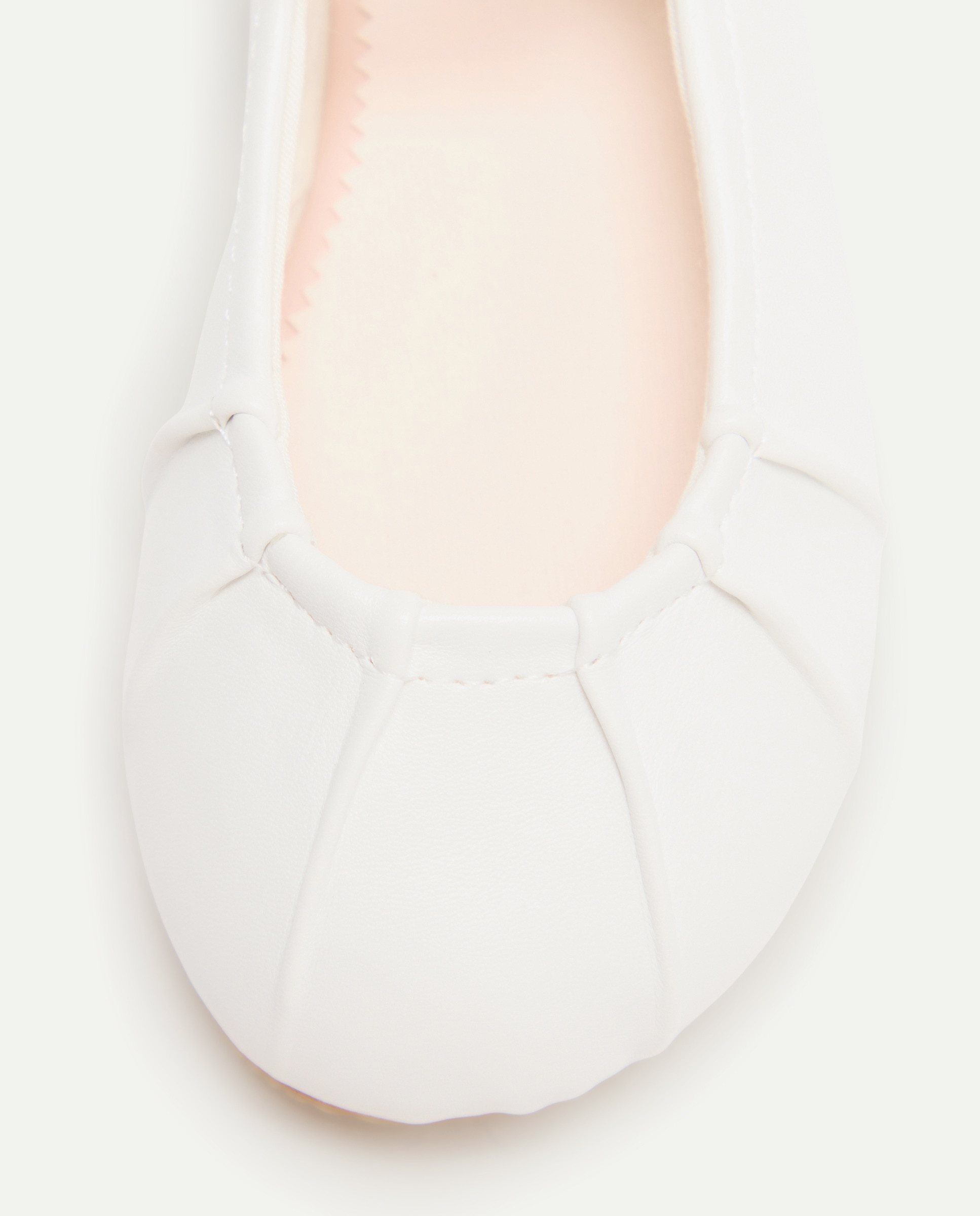 Sapatos de Presilha com Pregas, Pérolas e Biqueira Redonda Branco-marfim-5