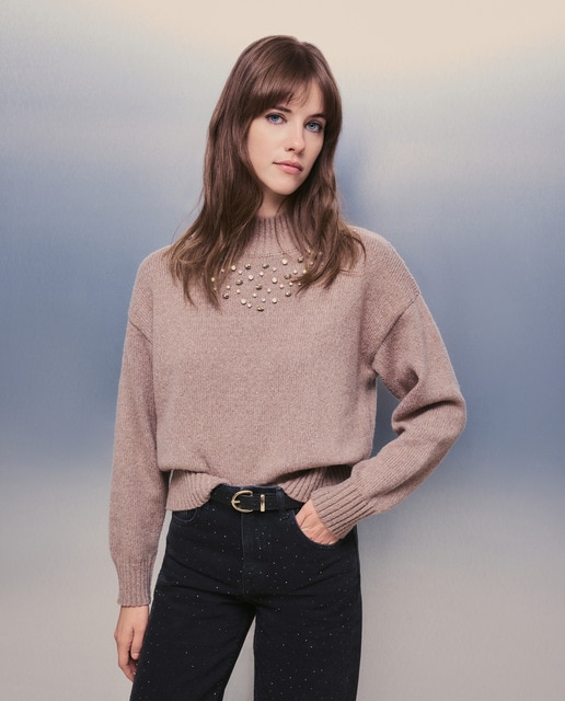 Imagen 0 de Jersey de mujer de cuello perkins con aplicación de piedras en pechera