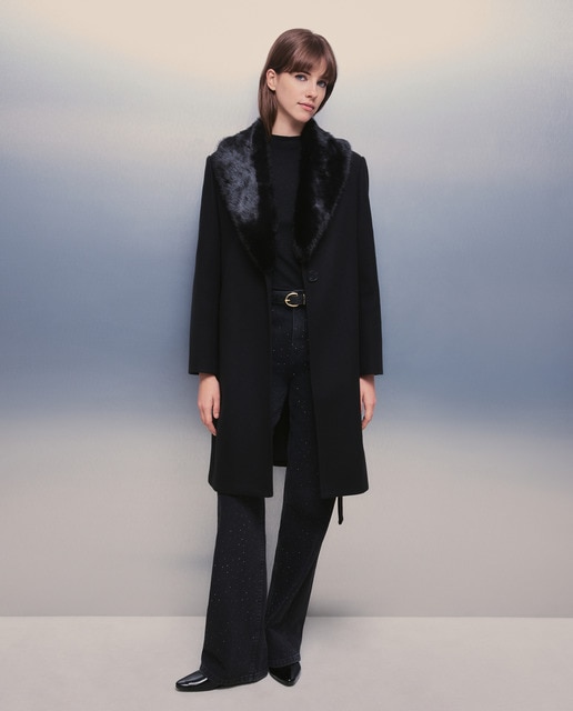 Imagem 0 de Sobretudo com Gola de Pelo