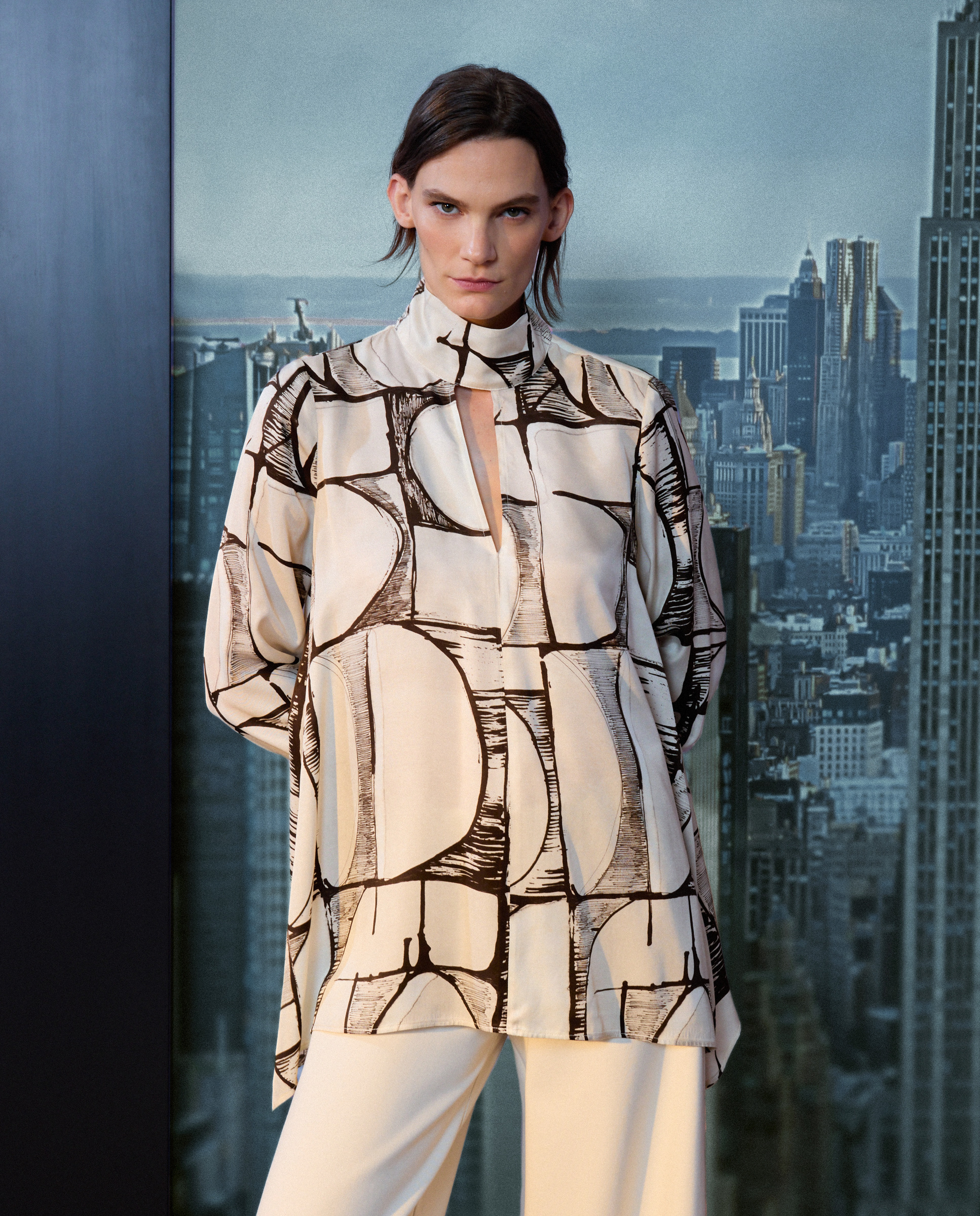 Blusa com Estampado de Letras Branco-1