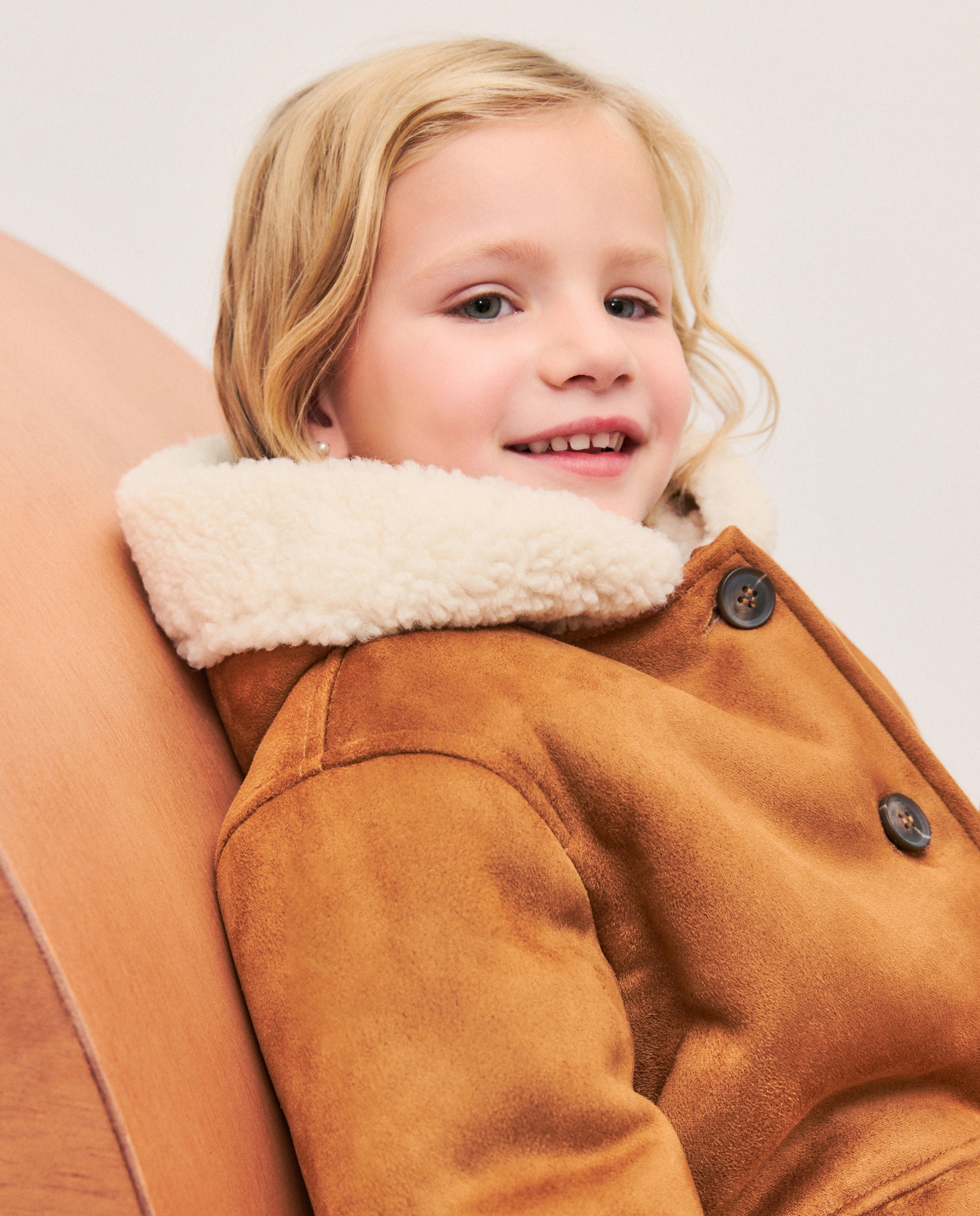 Casacão em Pele Dobrada com Capuz Castanho-2