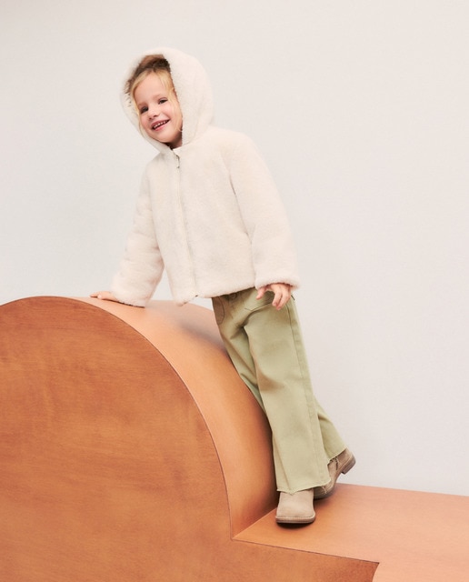 Imagen 0 de Chaquetón pelo con capucha de niña