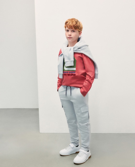 Imagen 0 de Pantalón cargo de felpa con contraste tejido de niño