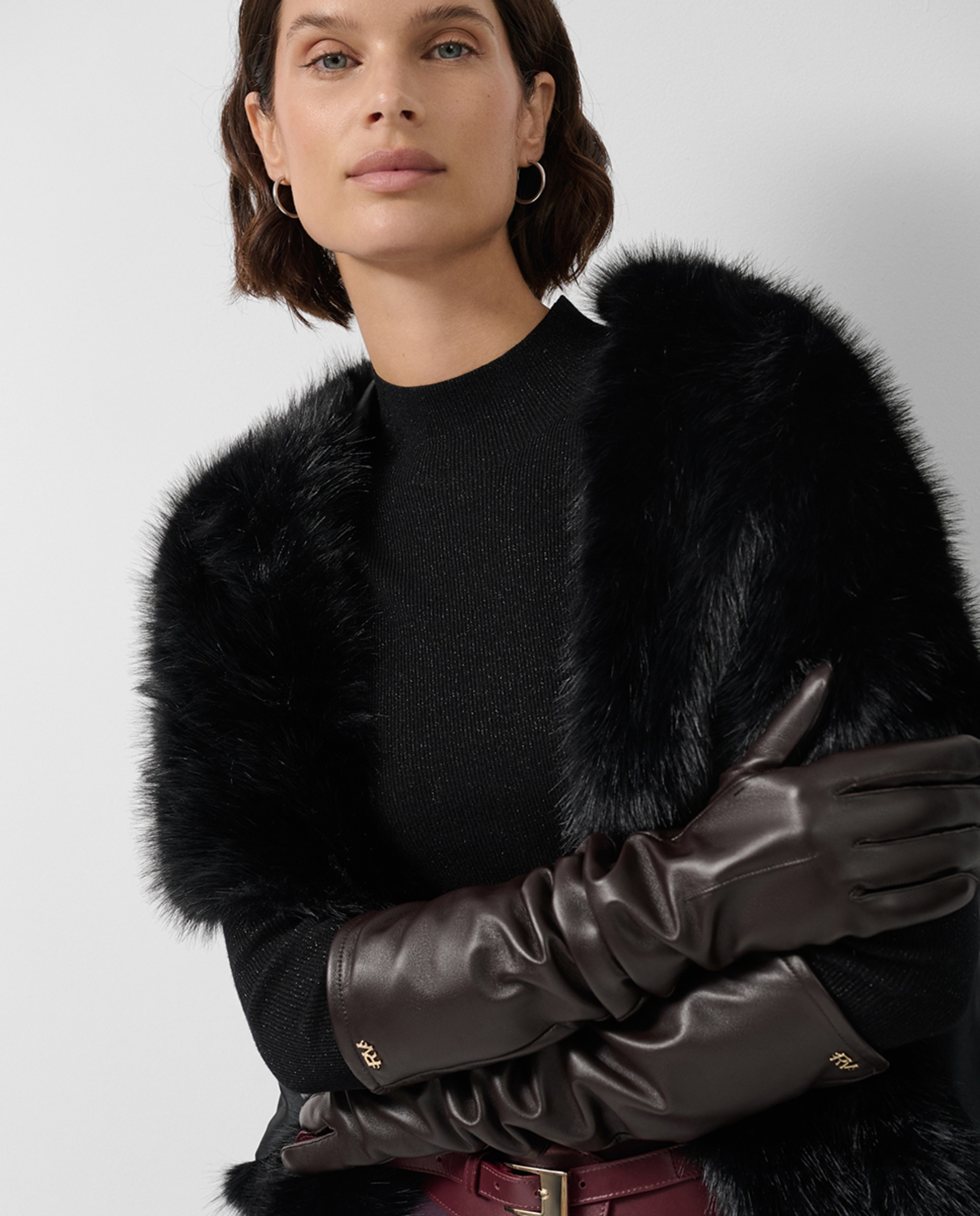 Estola Cruzada com Efeito de Pelo Preto-3