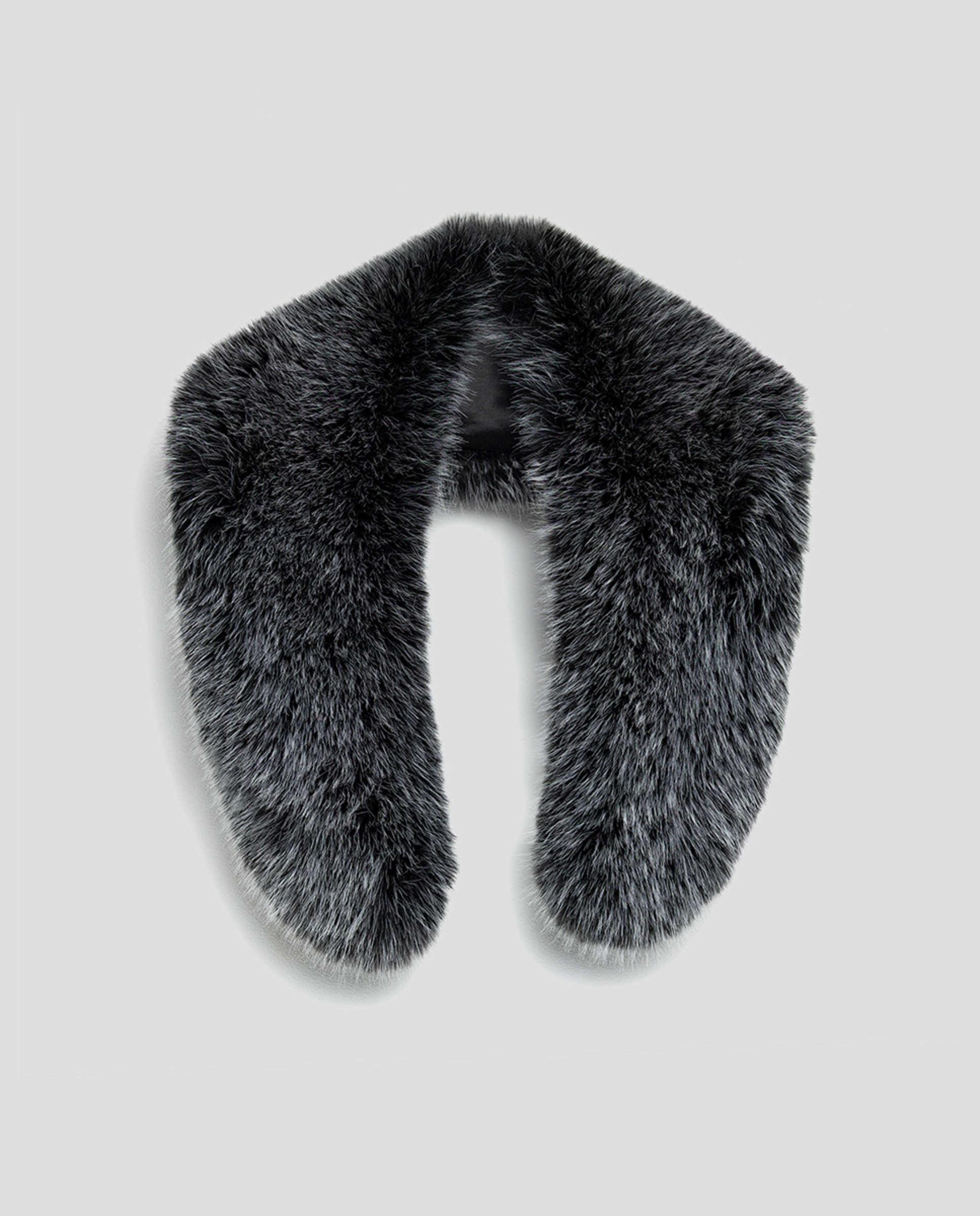 Gola Arredondada com Efeito de Pelo Preto-1