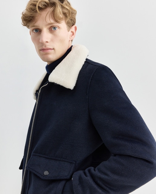 Imagem 0 de Blusão Tipo Bomber com Bolsos Inclinados