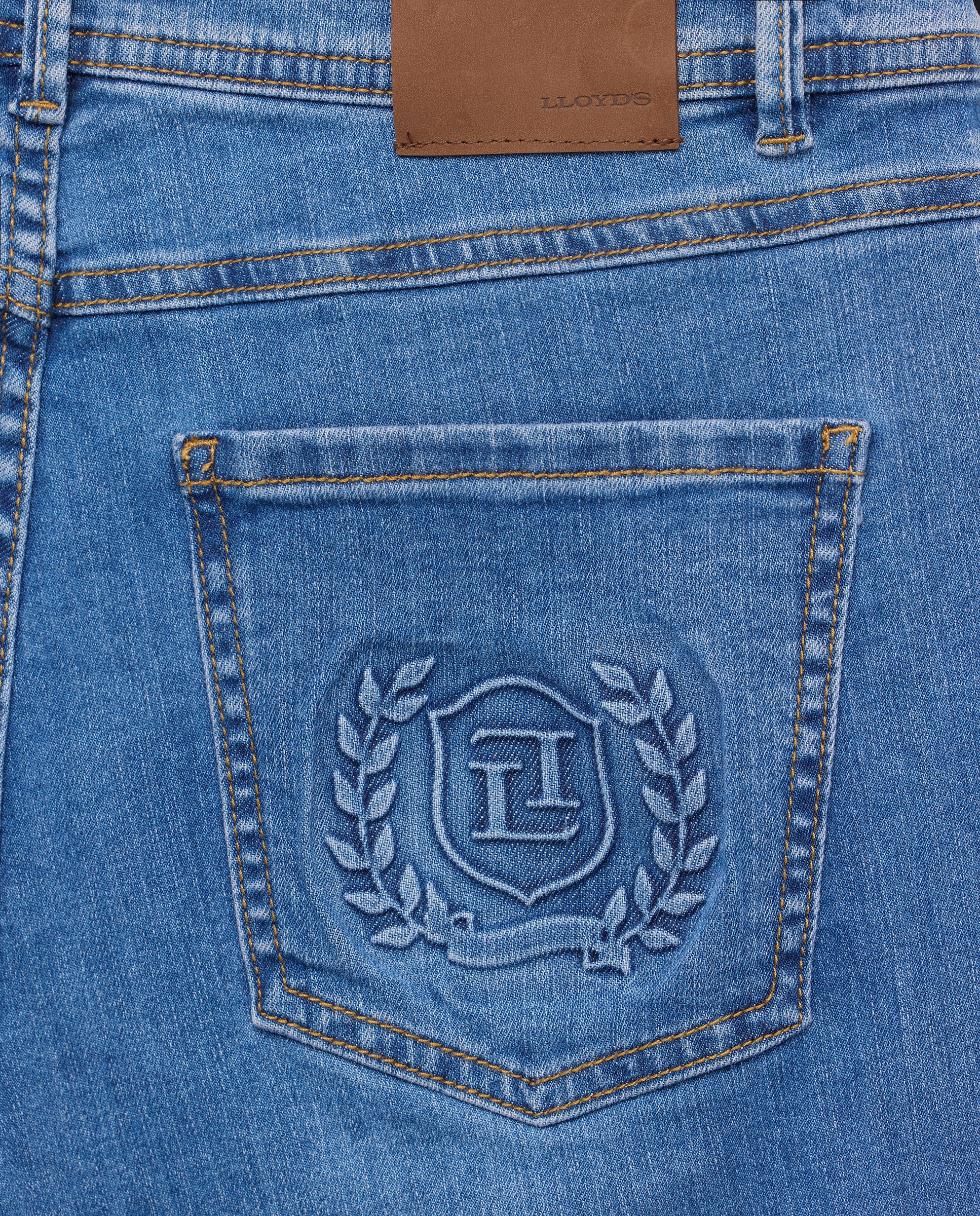 Jeans Straight com Escudo Azul pálido-6