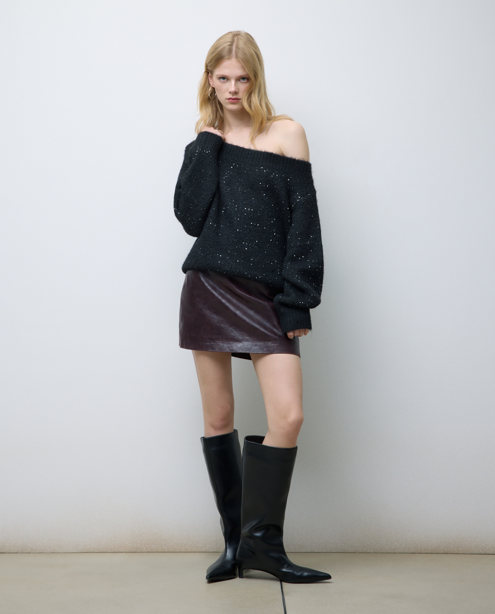 Camisola de Malha com Decote à Barco com Lantejoulas Preto-4