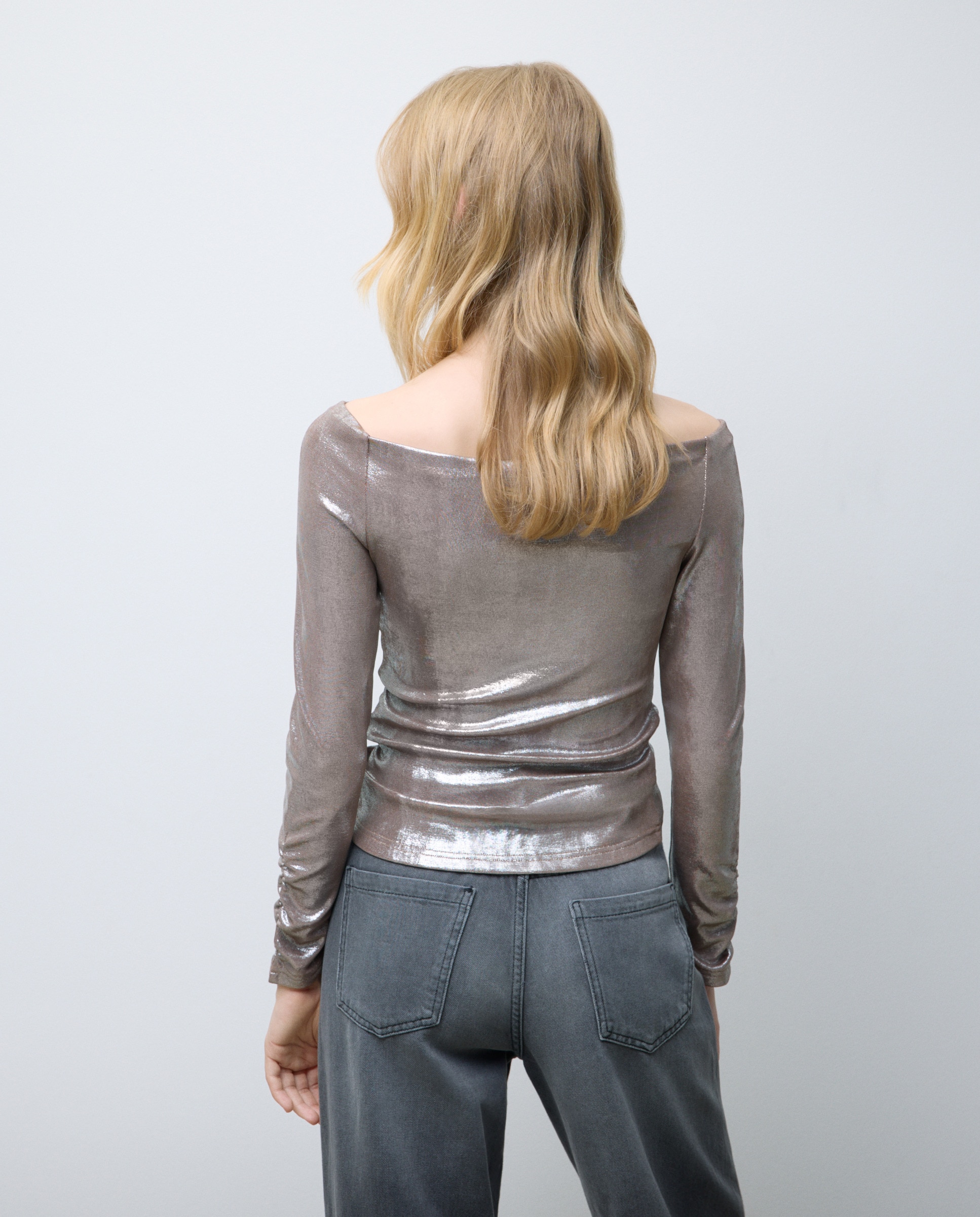 Camisola Laminada com Decote Bardot 390 Ouro-3