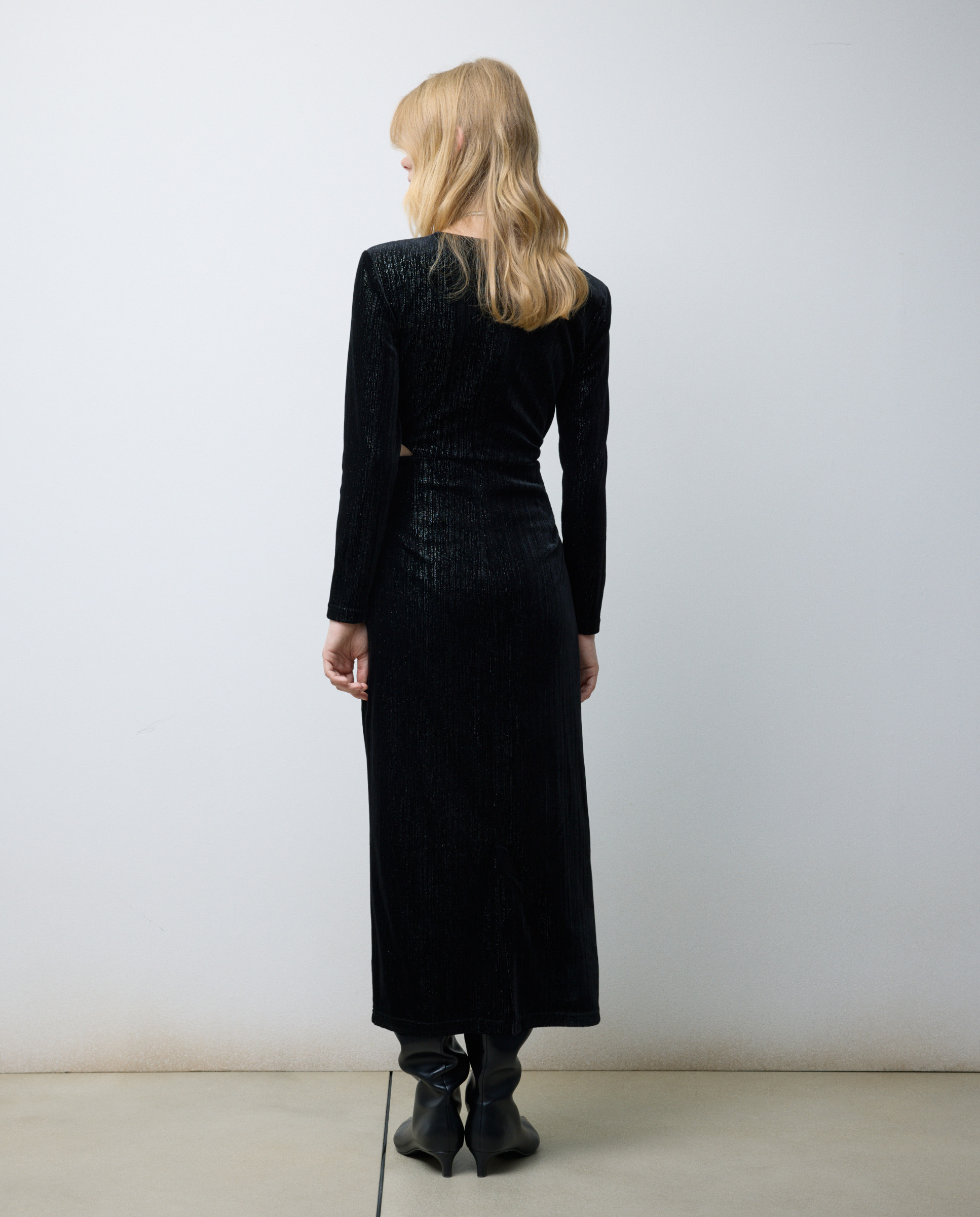 Vestido Midi de Veludo com Manga Comprida Preto-4