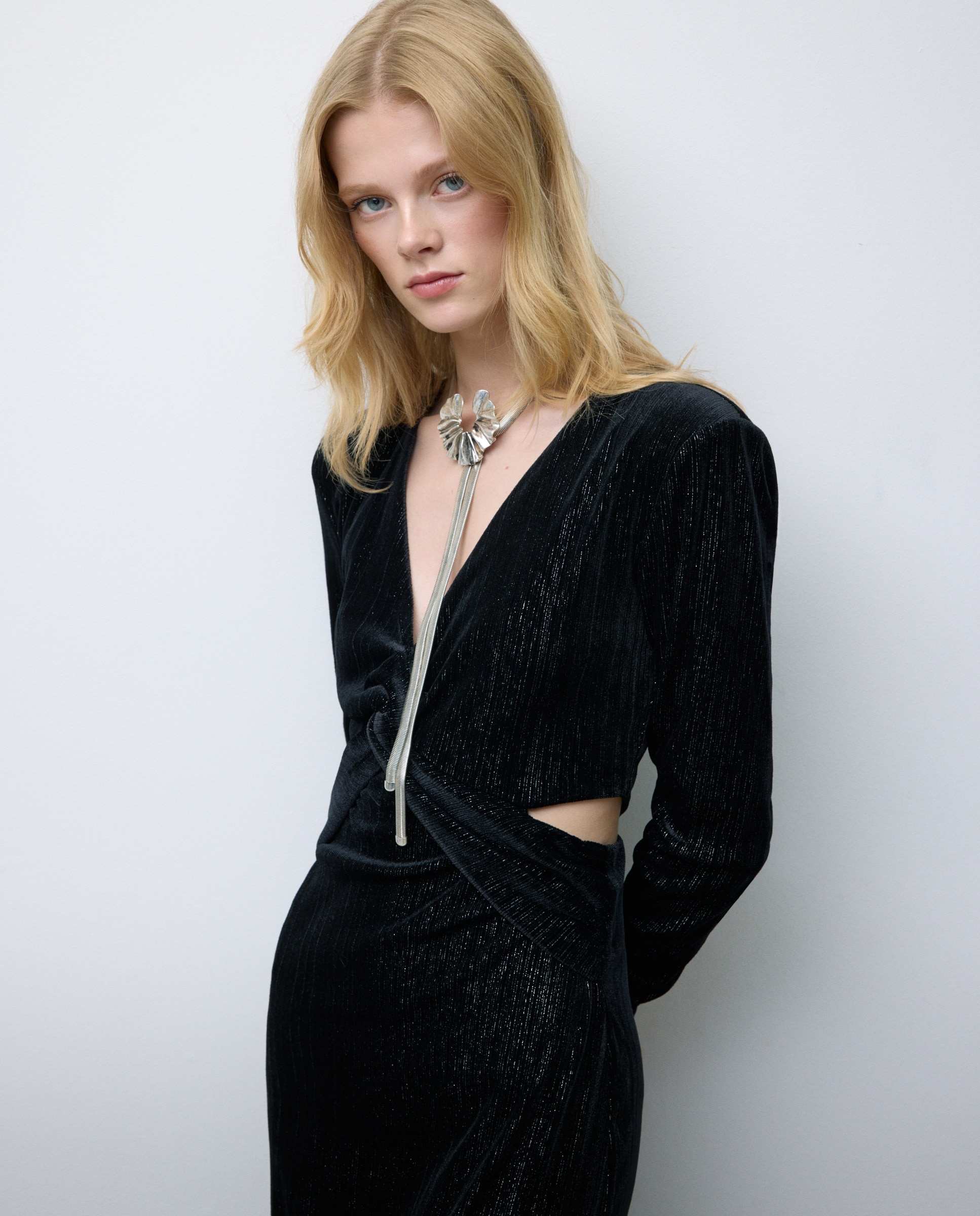 Vestido Midi de Veludo com Manga Comprida Preto-1