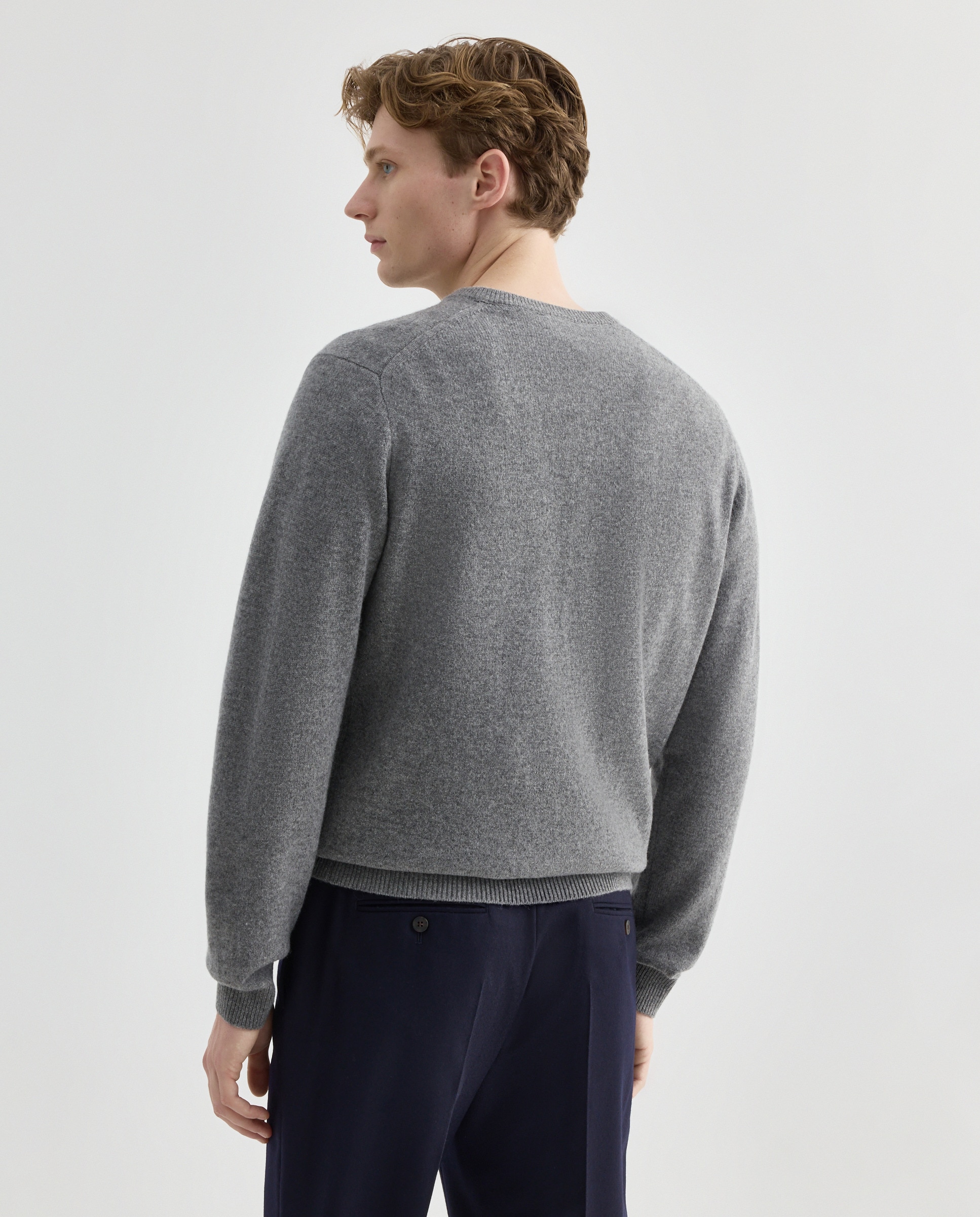 Camisola de Malha Lisa com Gola em Bico e Logótipo Bordado Cinzento-3