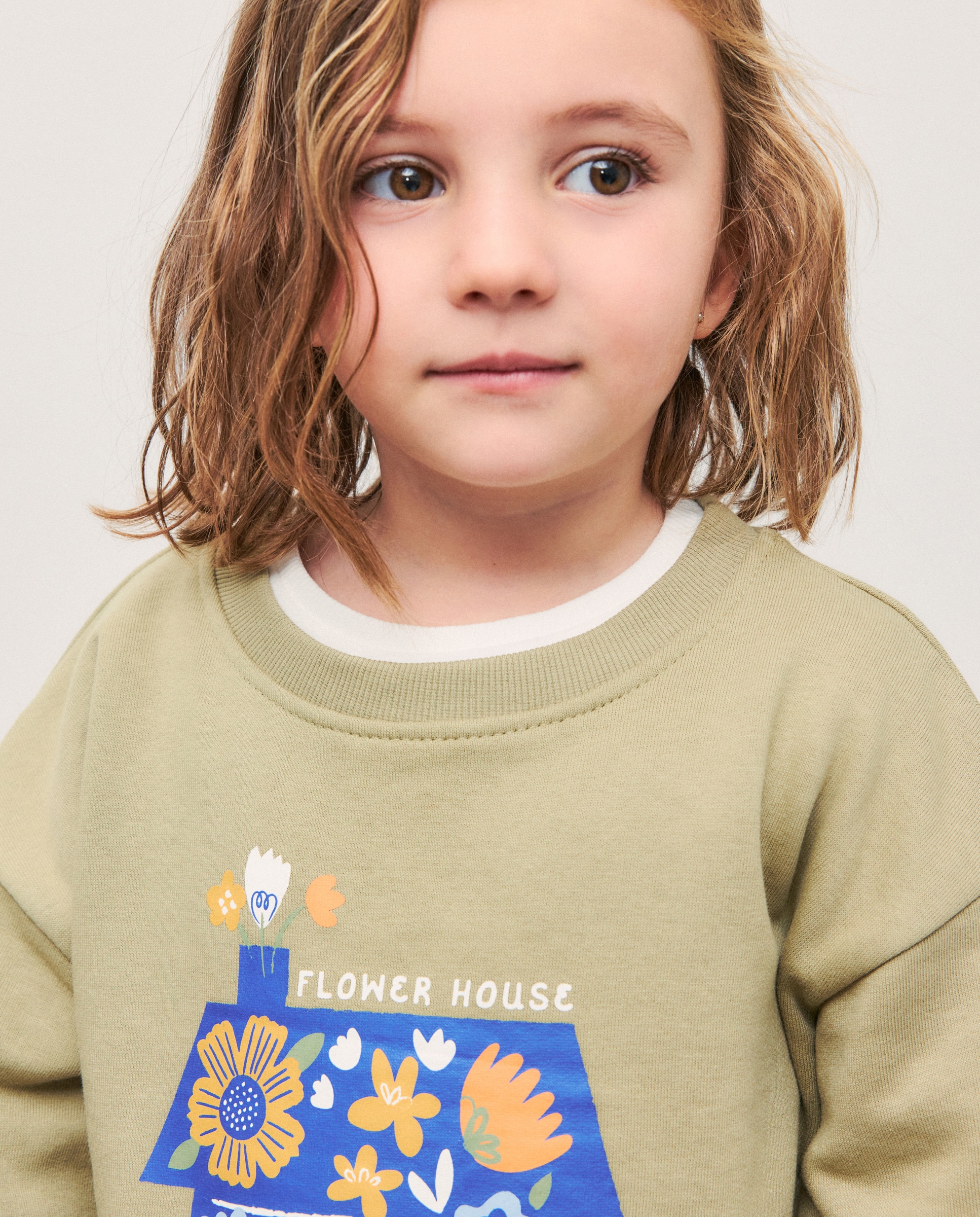 Imagem 0 de Sweatshirt de Decote Redondo com Estampado Posicional Tipo Cartaz - Multicolor