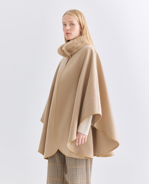 Imagen 0 de Capa lisa cuello piel sintetica