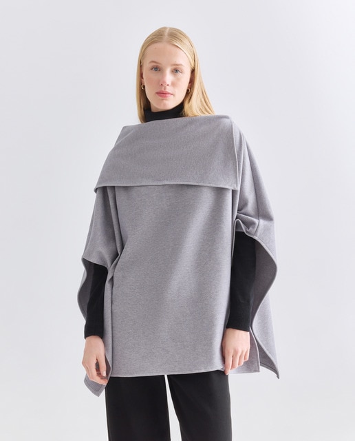 Imagem 0 de Capa Lisa com Gola Assimétrica