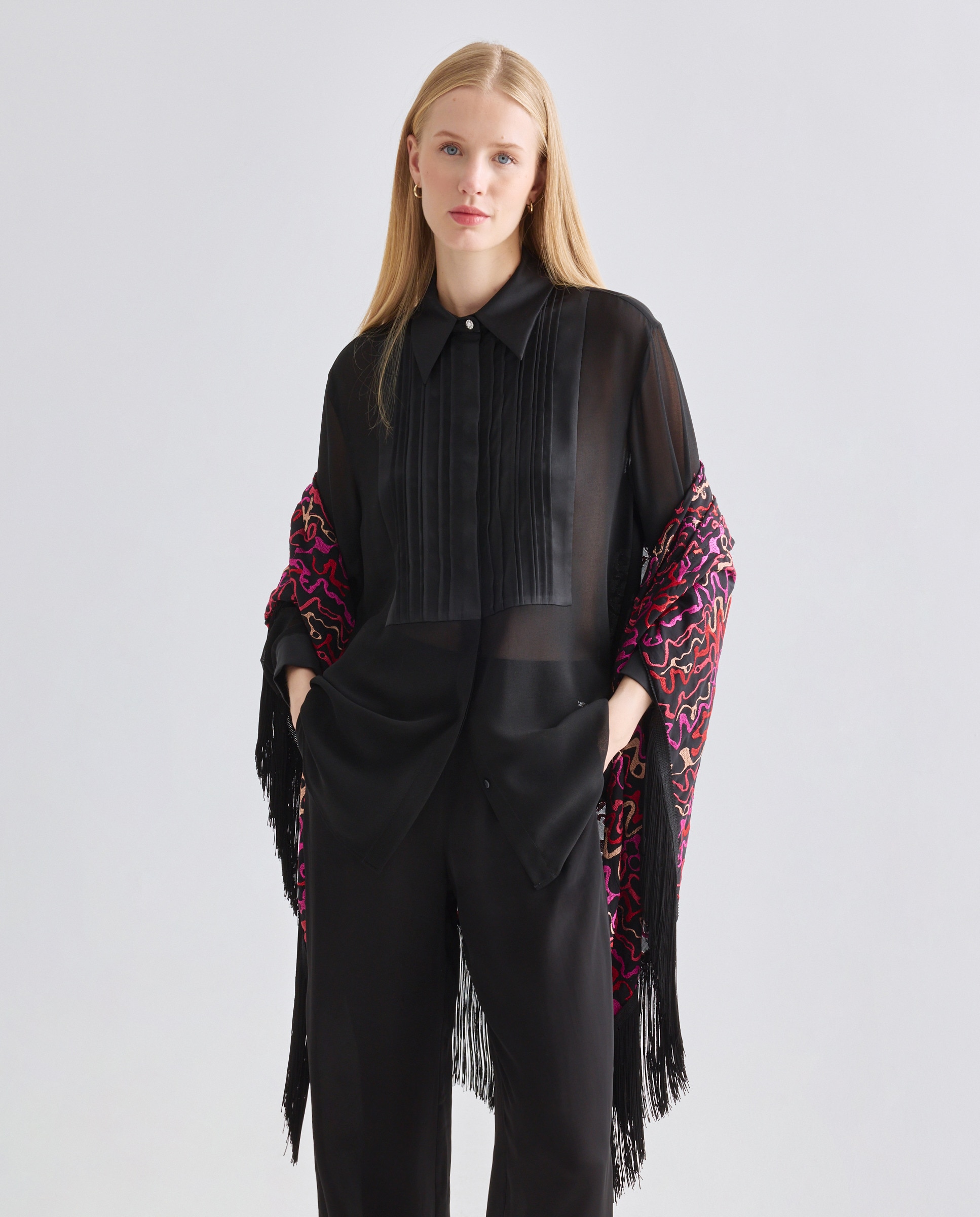 Écharpe Bordada com Franja Preto-2