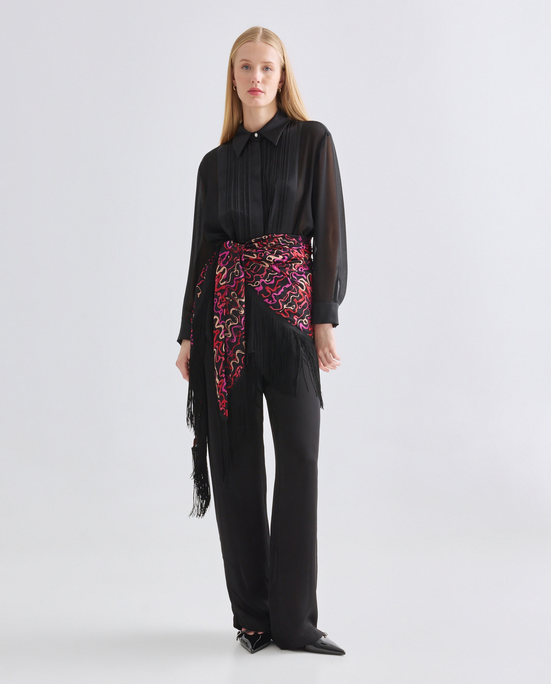 Écharpe Bordada com Franja Preto-1